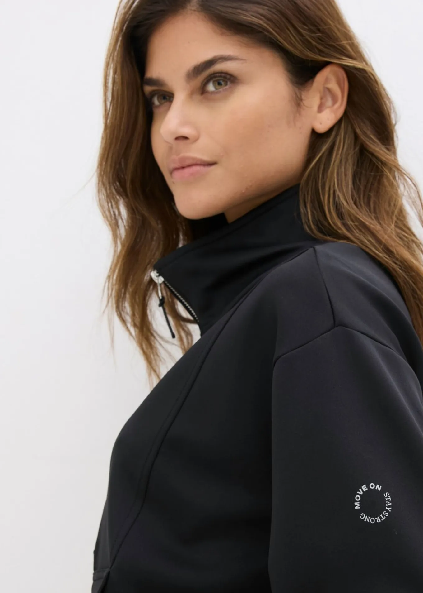 Chaqueta deportiva con cuello alto