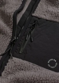 Chaqueta deportiva funcional con corte holgado