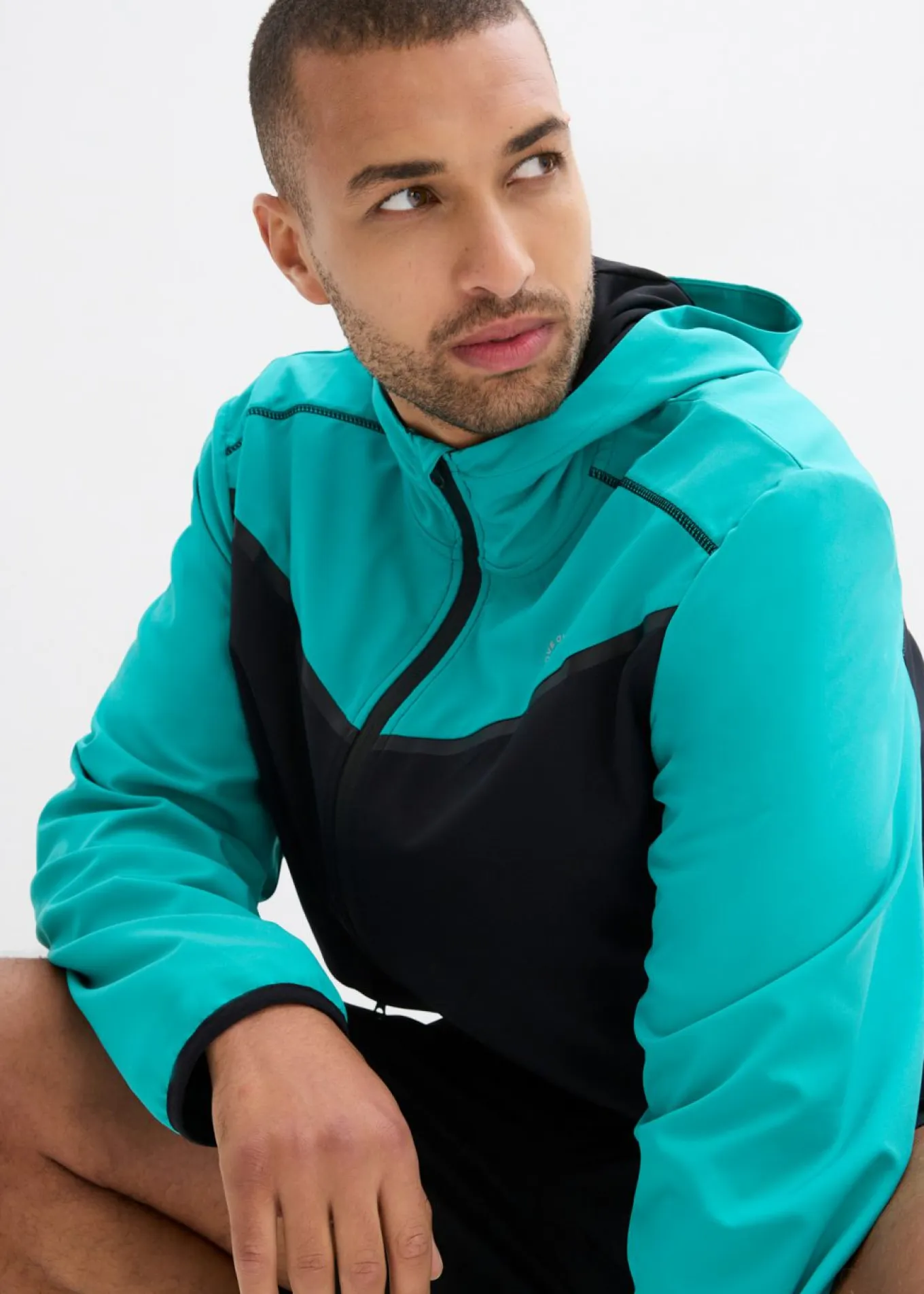 Chaqueta deportiva ligera de material de secado rápido para hombres