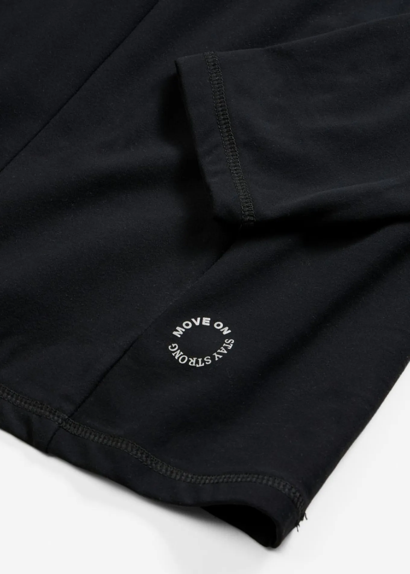 Chaqueta deportiva térmica con media cremallera y material de secado rápido