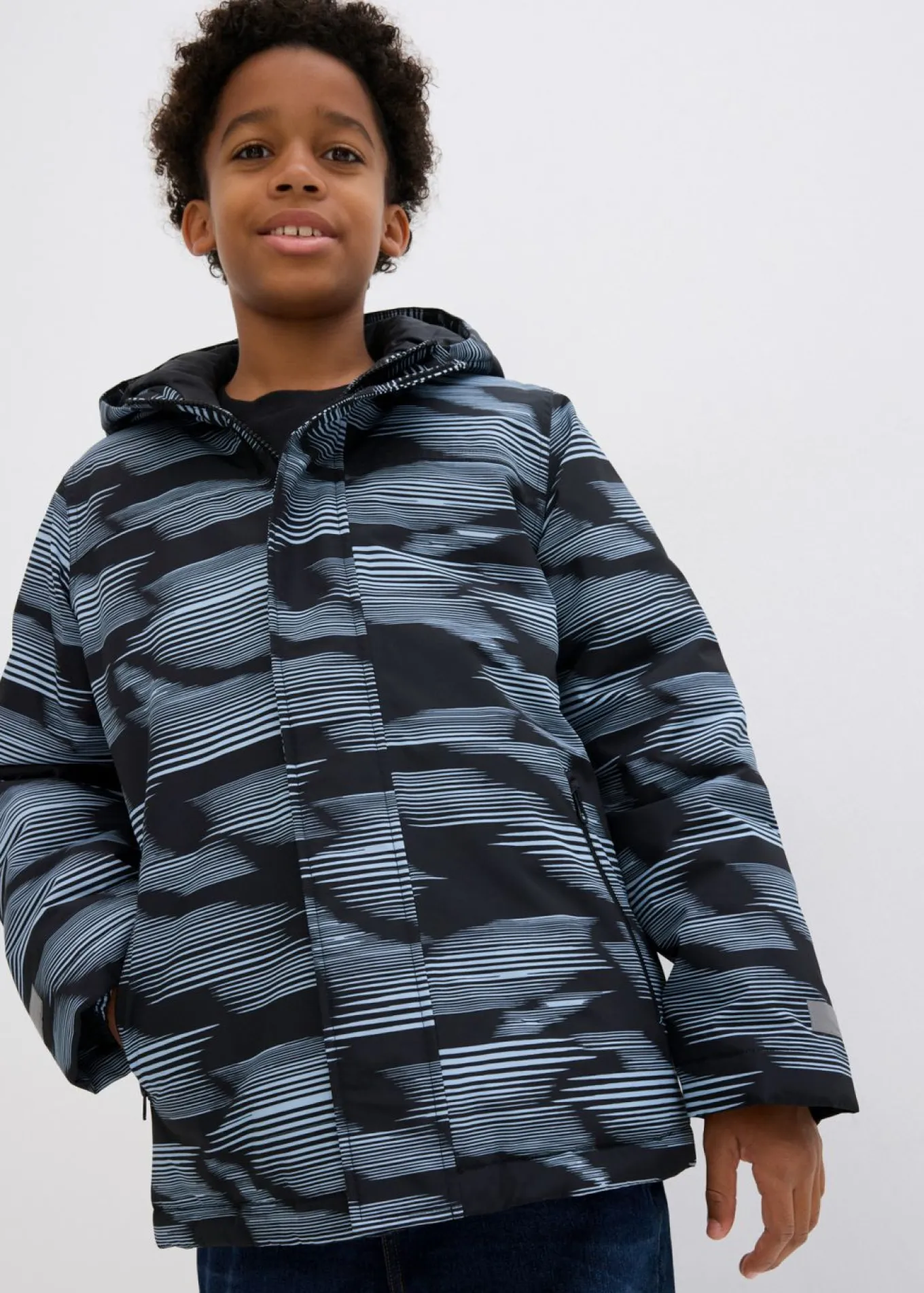 Chaqueta funcional impermeable con detalles reflectantes