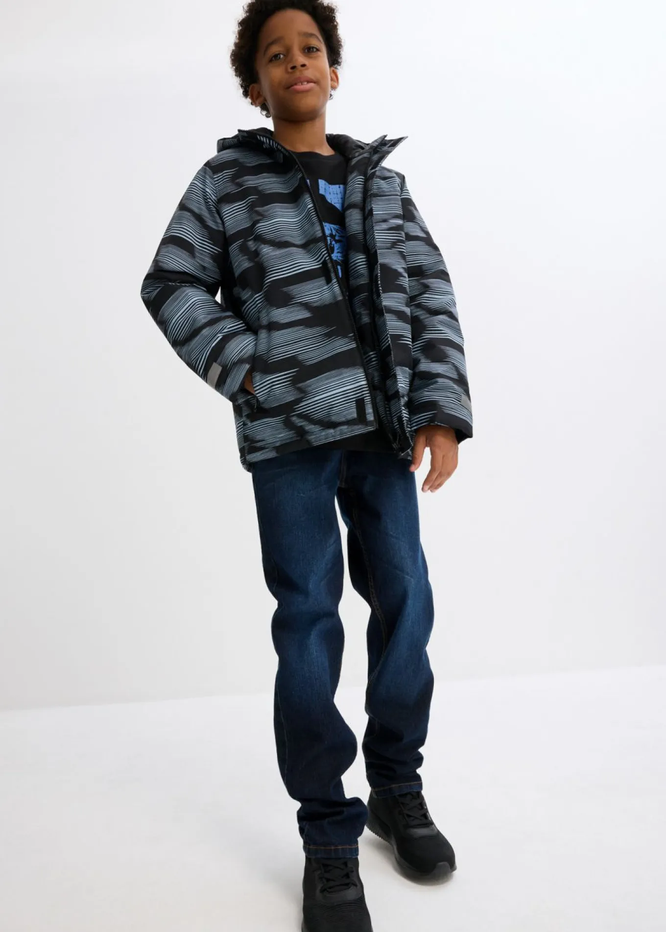 Chaqueta funcional impermeable con detalles reflectantes