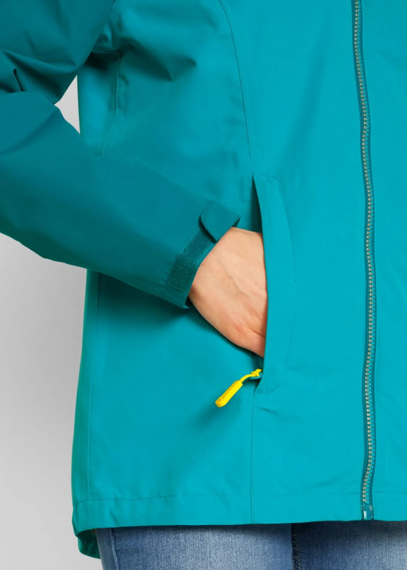 Chaqueta funcional impermeable con capucha