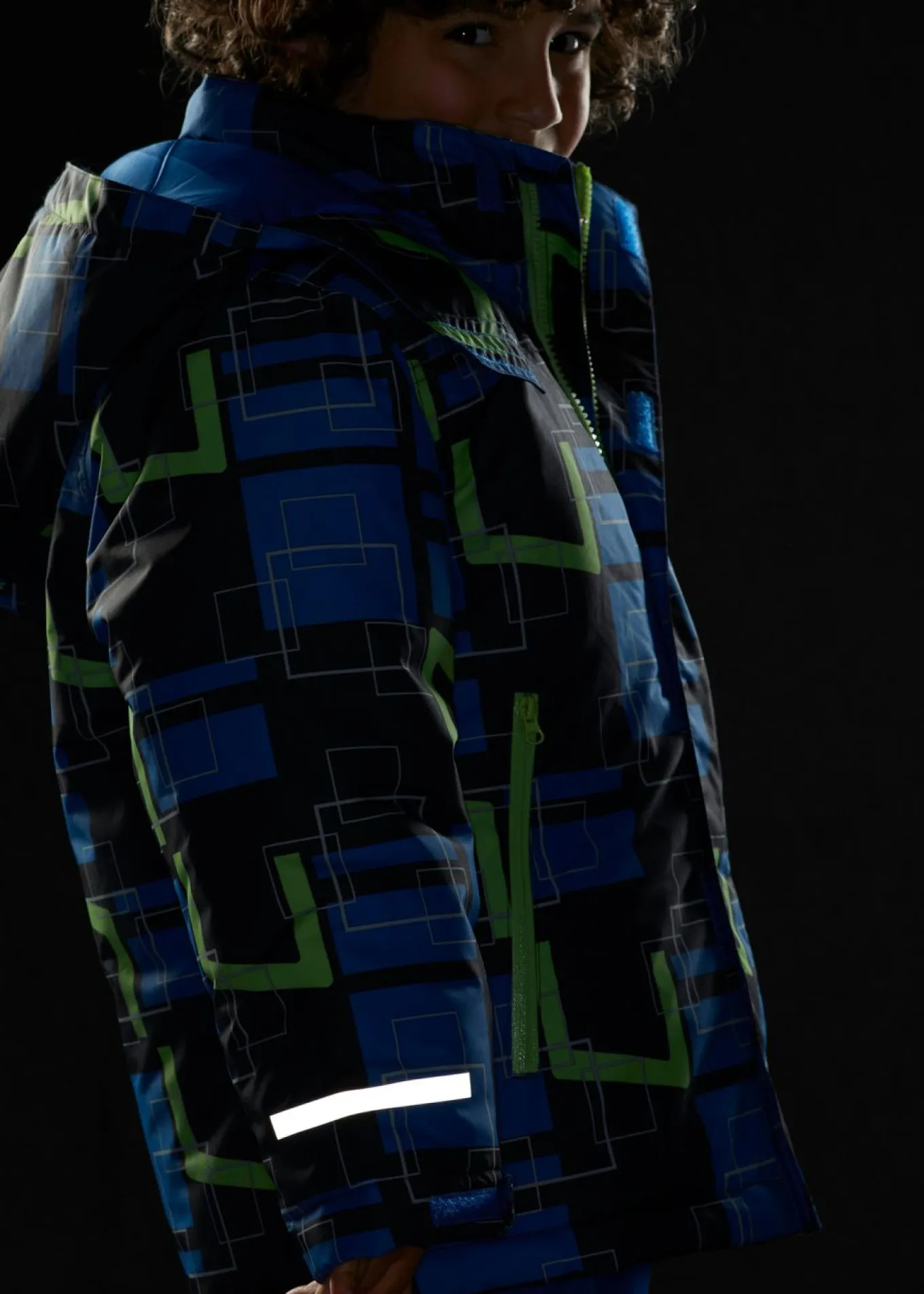 Chaqueta funcional impermeable con detalles reflectantes