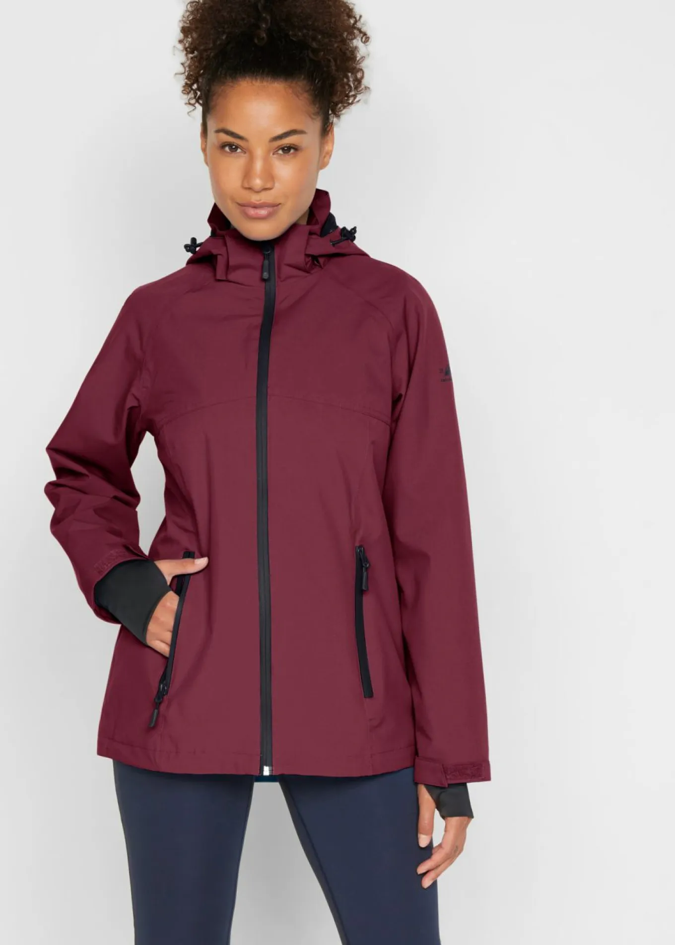 Chaqueta funcional impermeable con detalles reflectantes