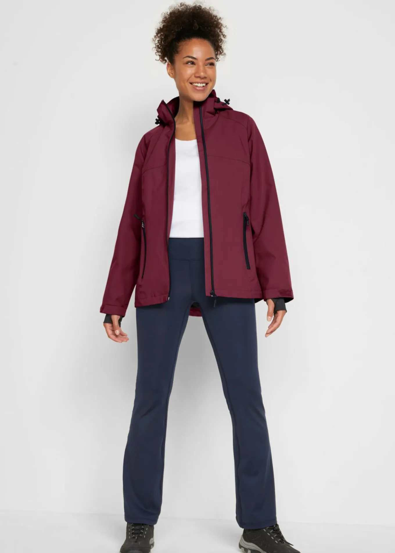 Chaqueta funcional impermeable con detalles reflectantes