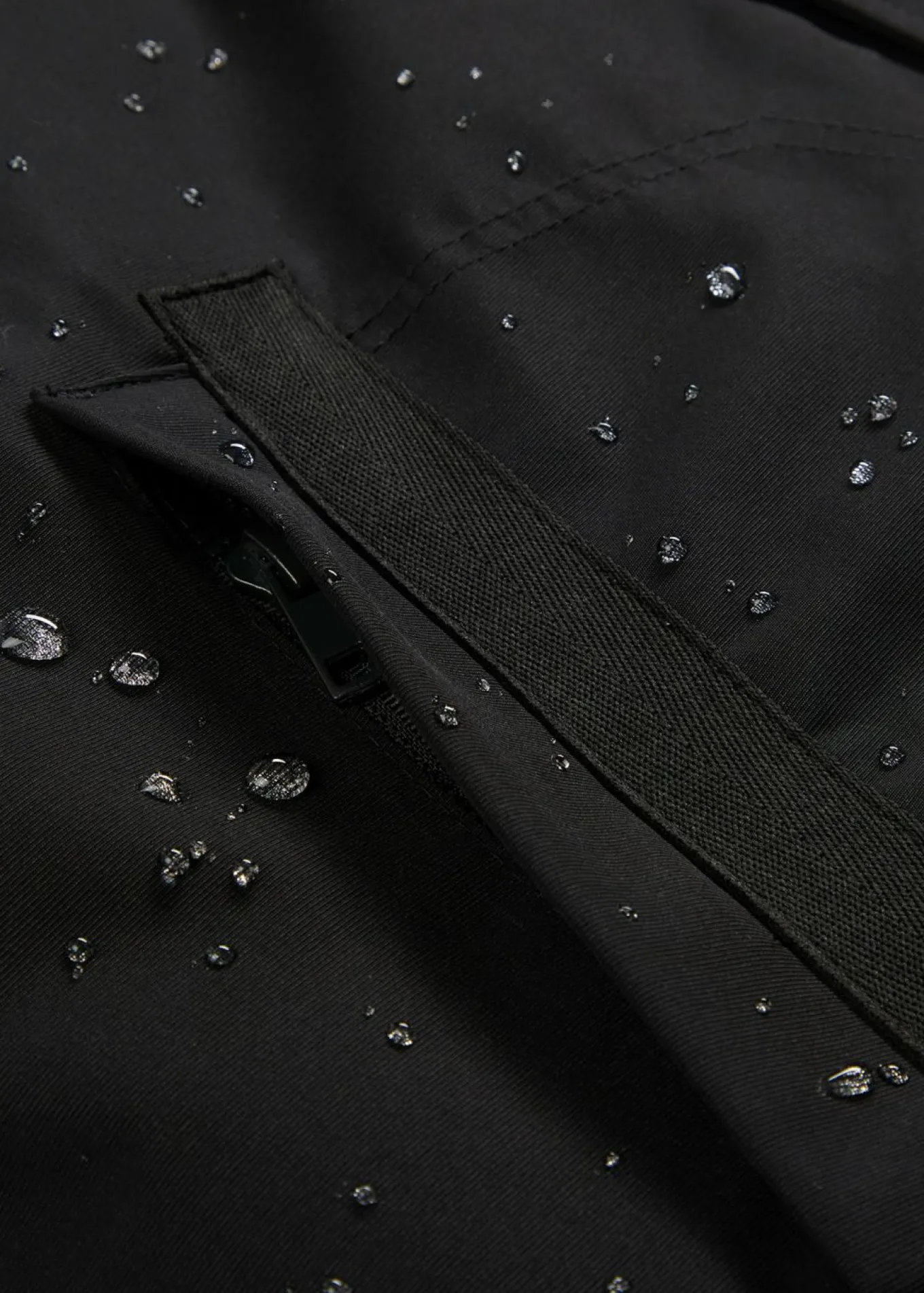Chaqueta funcional impermeable con capucha enrollable