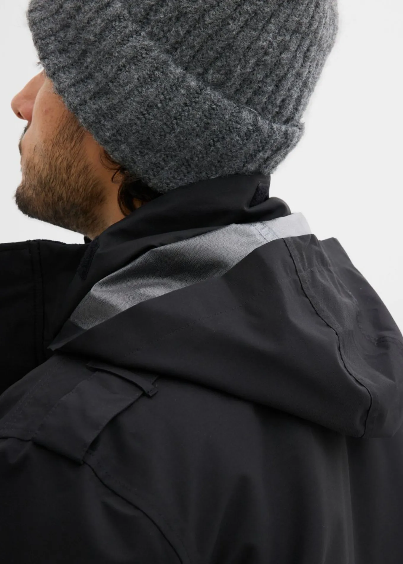 Chaqueta funcional impermeable con capucha enrollable