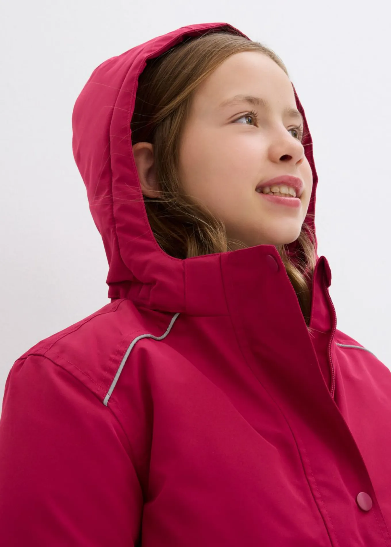 Chaqueta funcional impermeable con capucha desmontable y detalles reflectantes