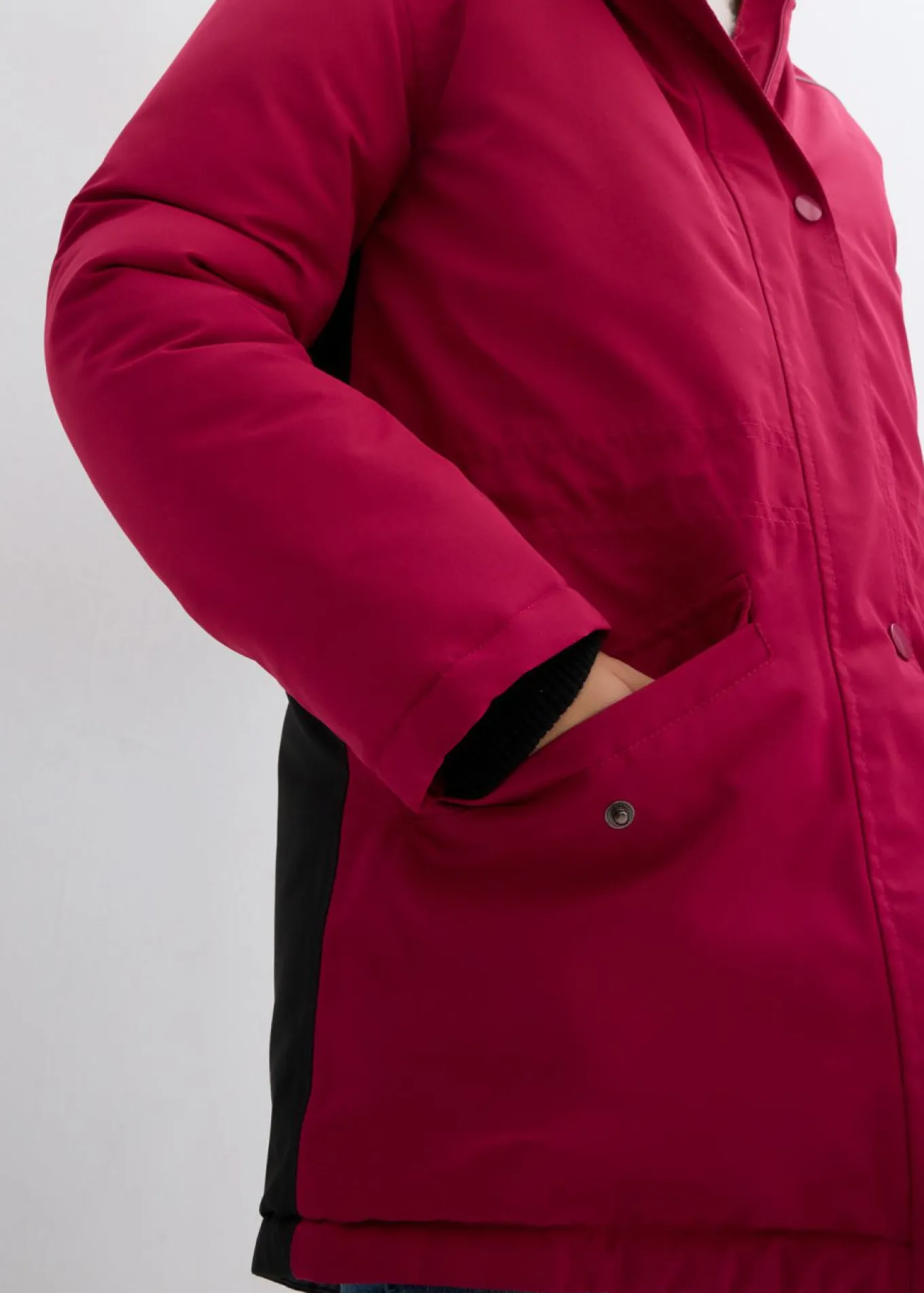 Chaqueta funcional impermeable con capucha desmontable y detalles reflectantes
