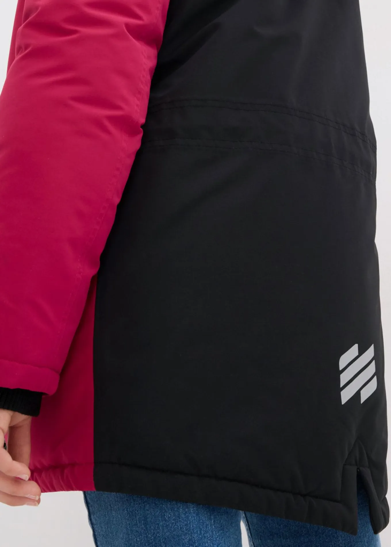 Chaqueta funcional impermeable con capucha desmontable y detalles reflectantes
