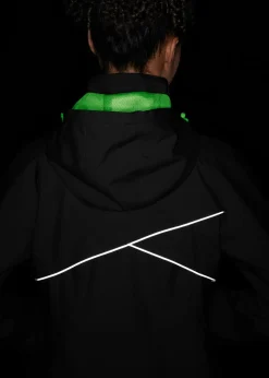 Chaqueta funcional impermeable con detalles reflectantes