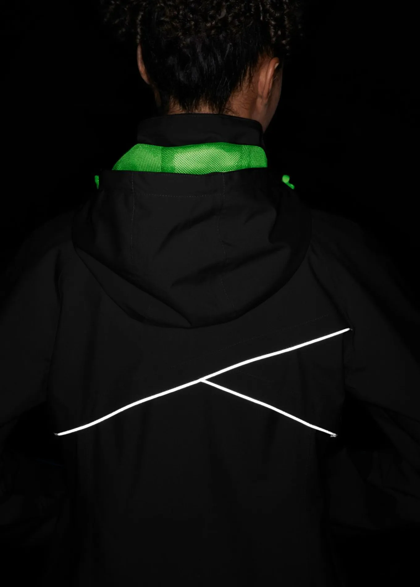 Chaqueta funcional impermeable con detalles reflectantes