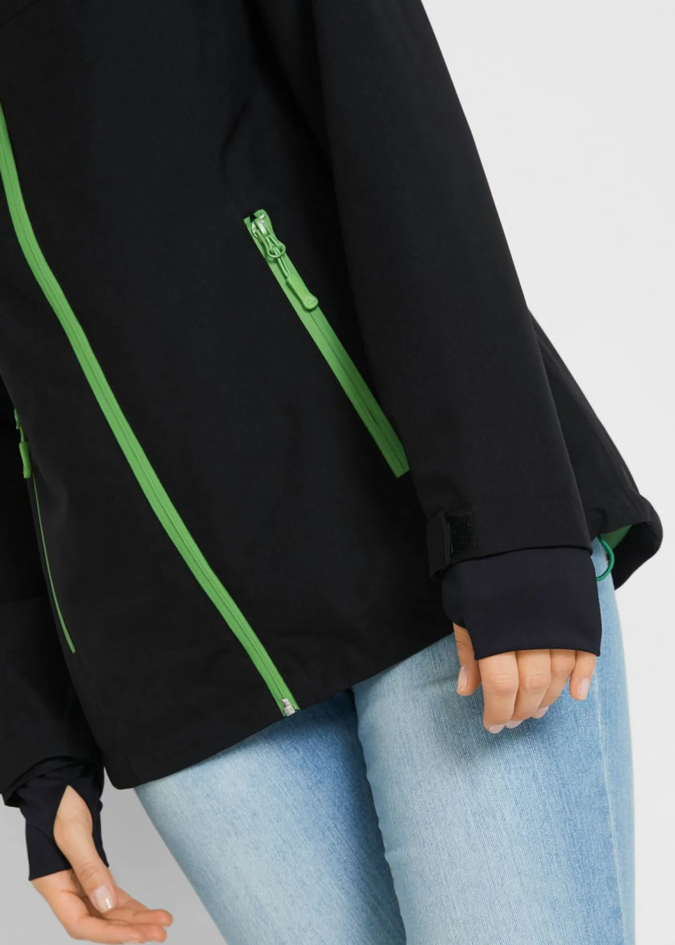 Chaqueta funcional impermeable con detalles reflectantes