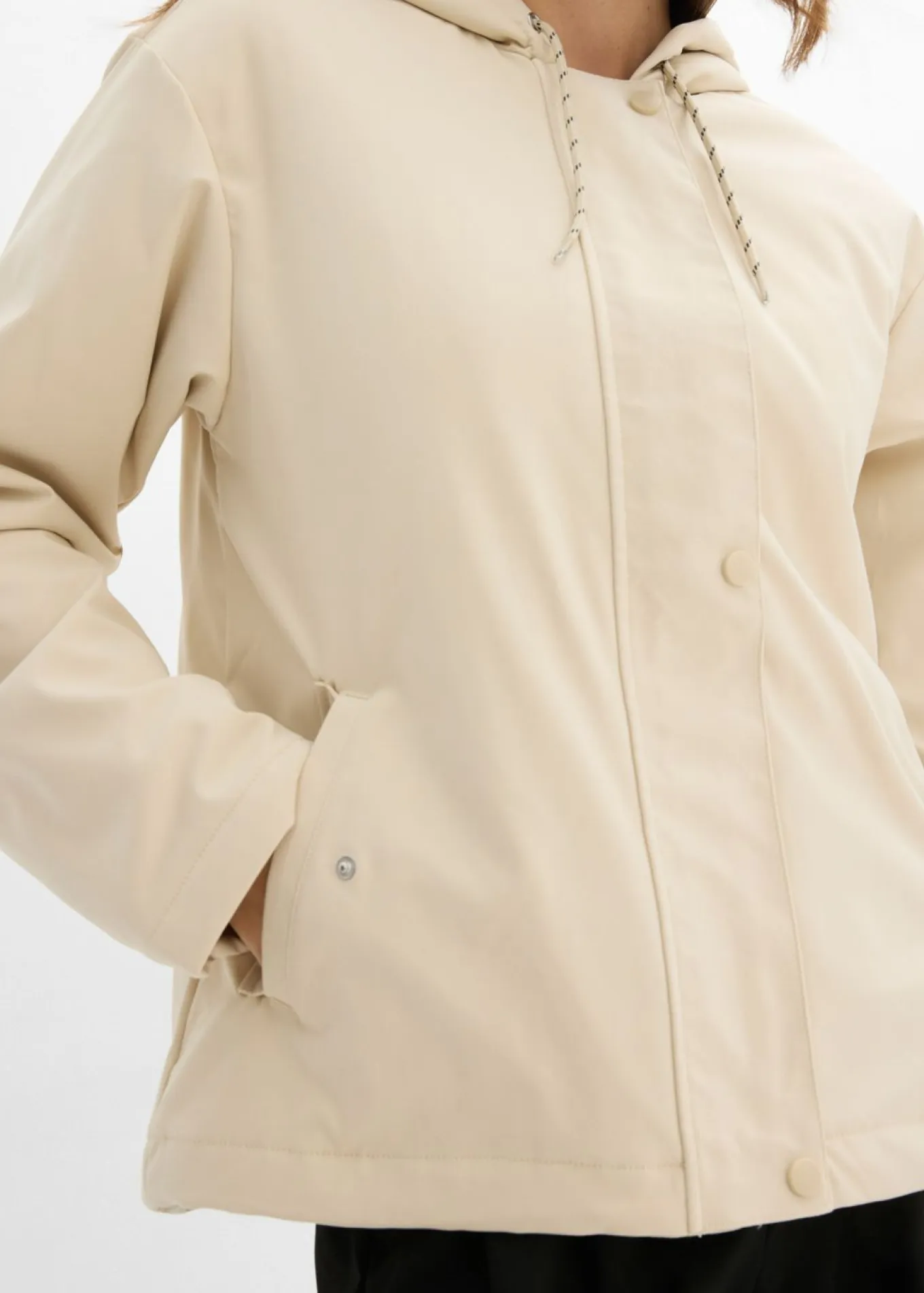Chaqueta funcional ligeramente acolchada de material repelente al agua