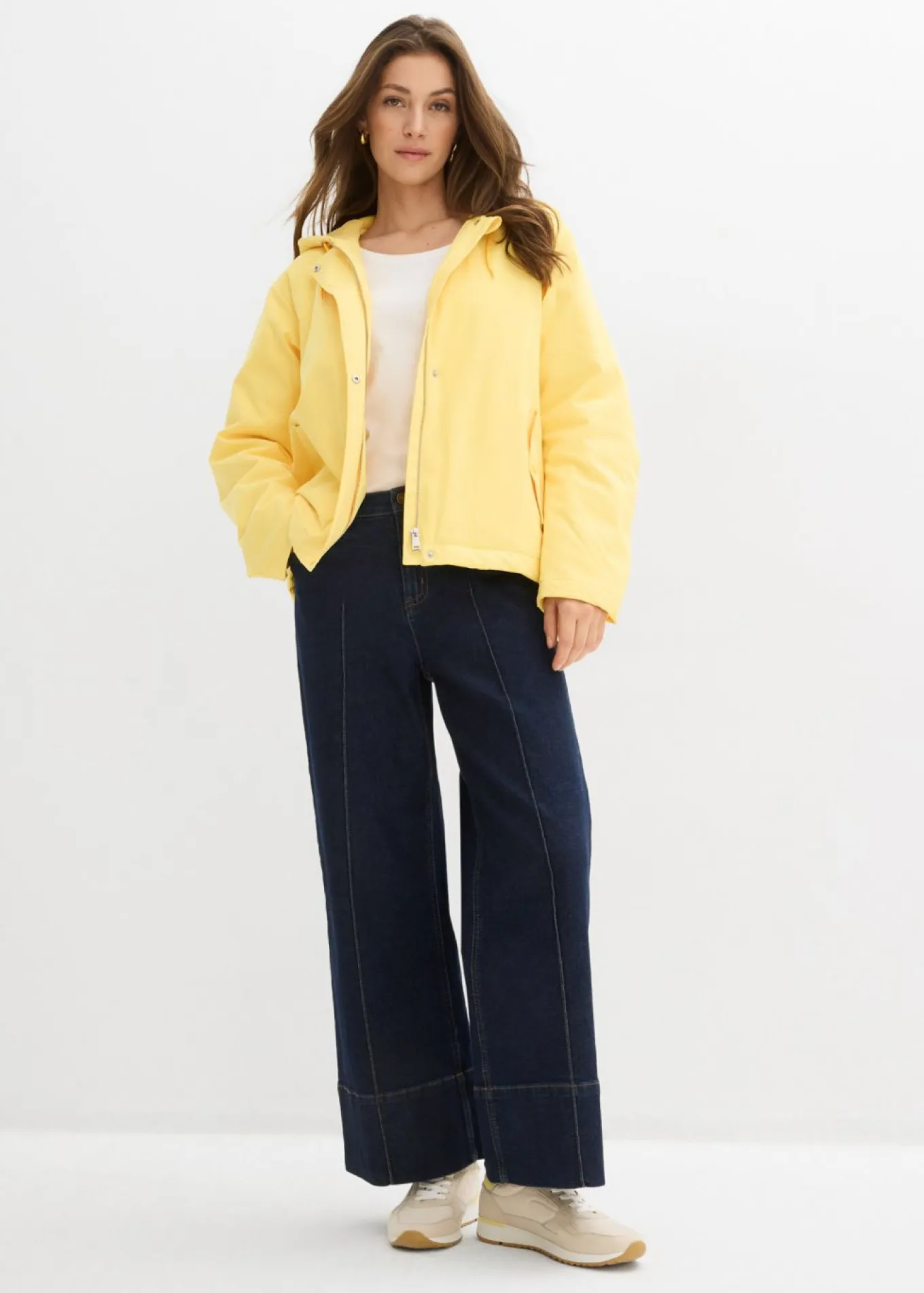 Chaqueta funcional ligeramente acolchada de material repelente al agua