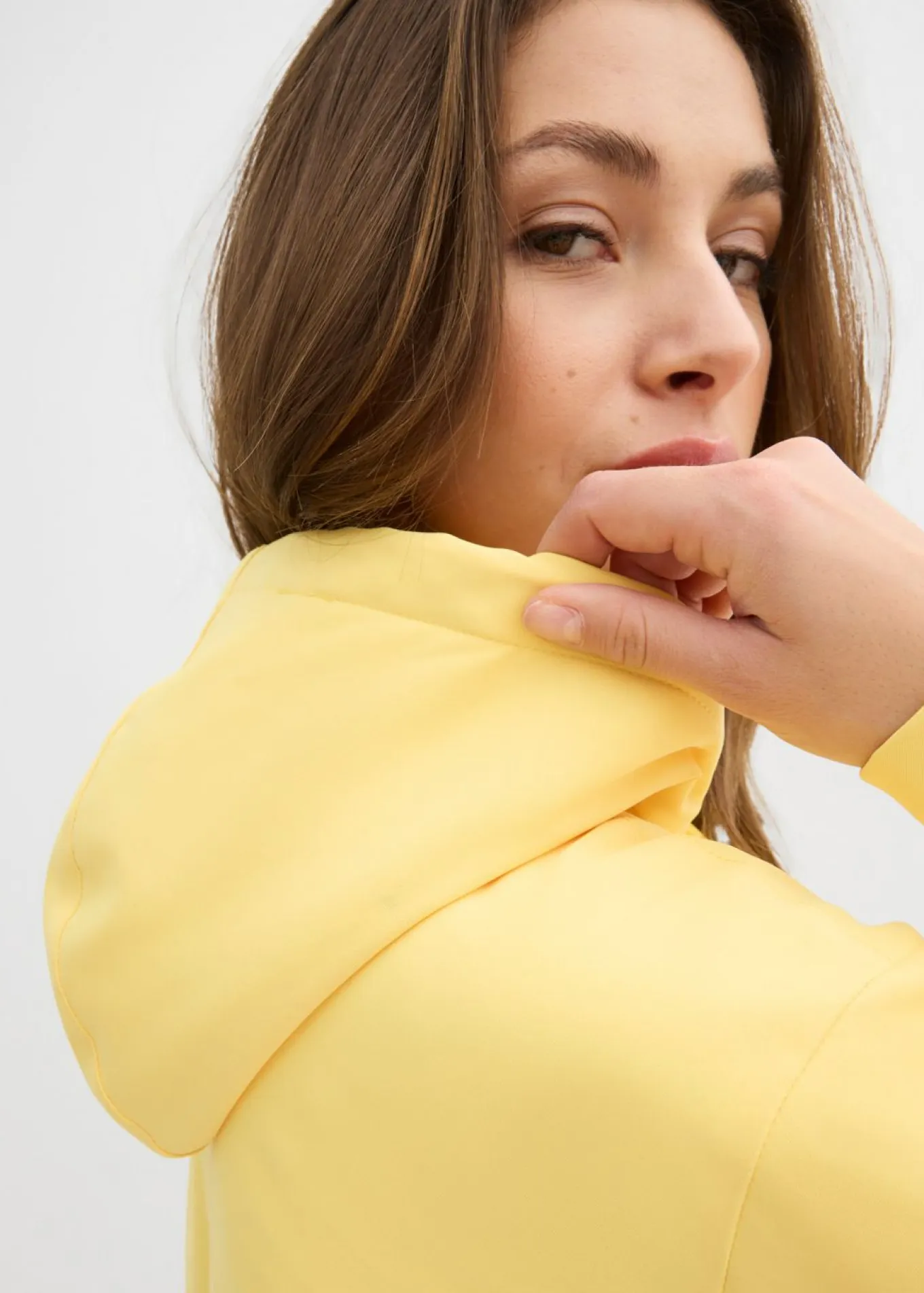 Chaqueta funcional ligeramente acolchada de material repelente al agua