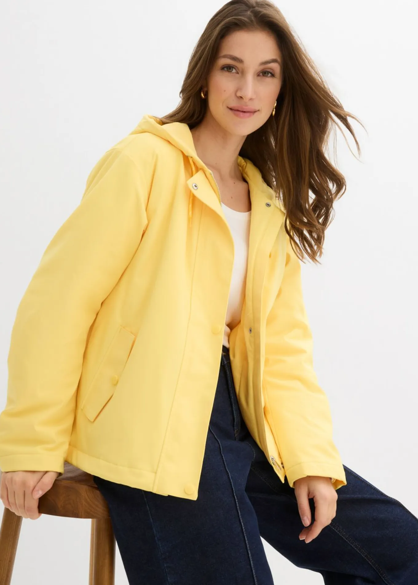 Chaqueta funcional ligeramente acolchada de material repelente al agua