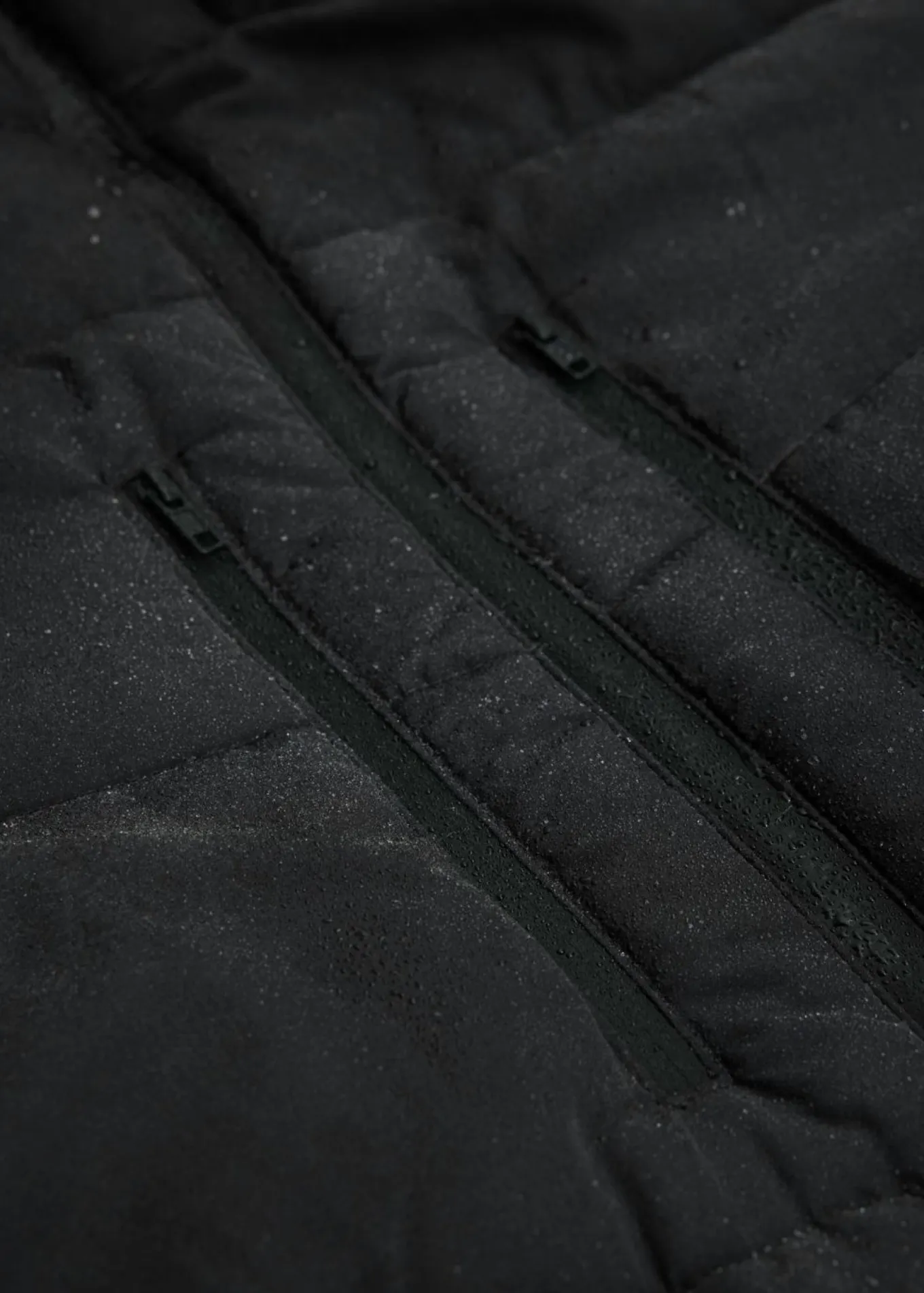 Chaqueta funcional repelente al agua con acabado Bionic