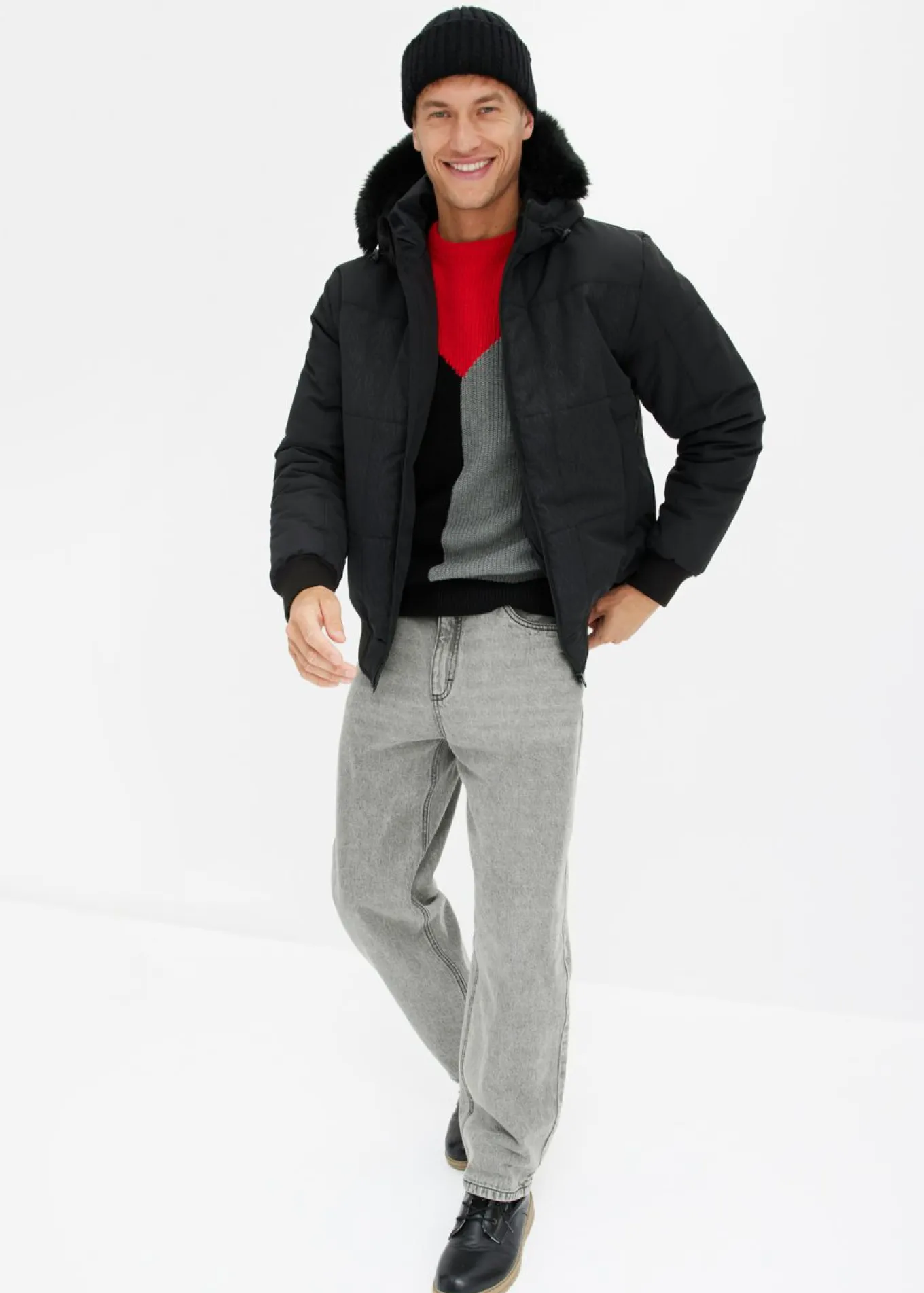 Chaqueta guateada con capucha de pelo y forma de cazadora