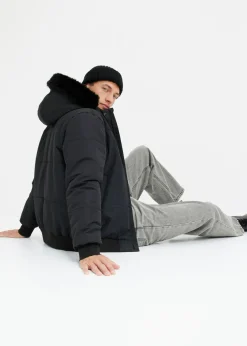 Chaqueta guateada con capucha de pelo y forma de cazadora