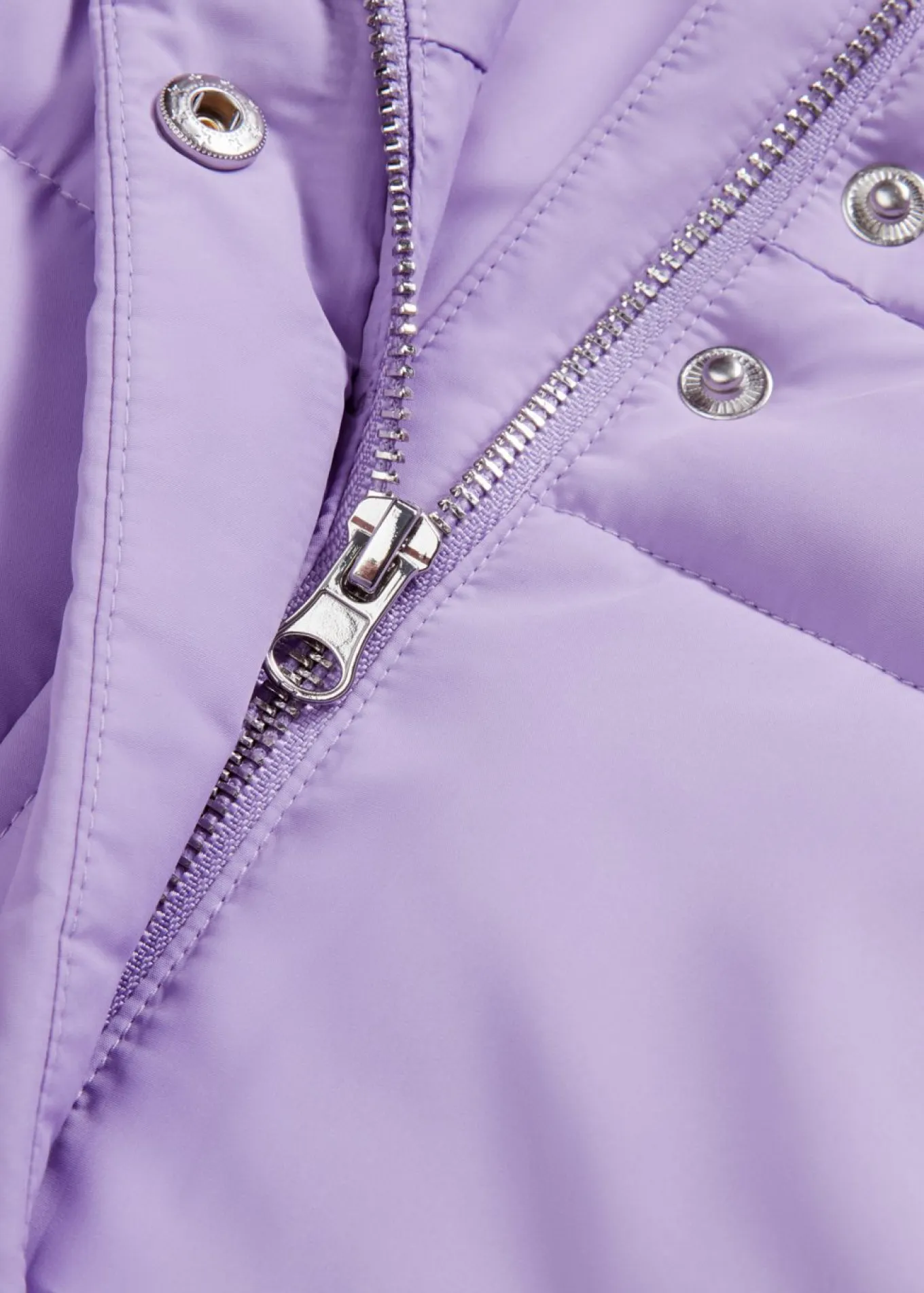 Chaqueta guateada con cuello alto