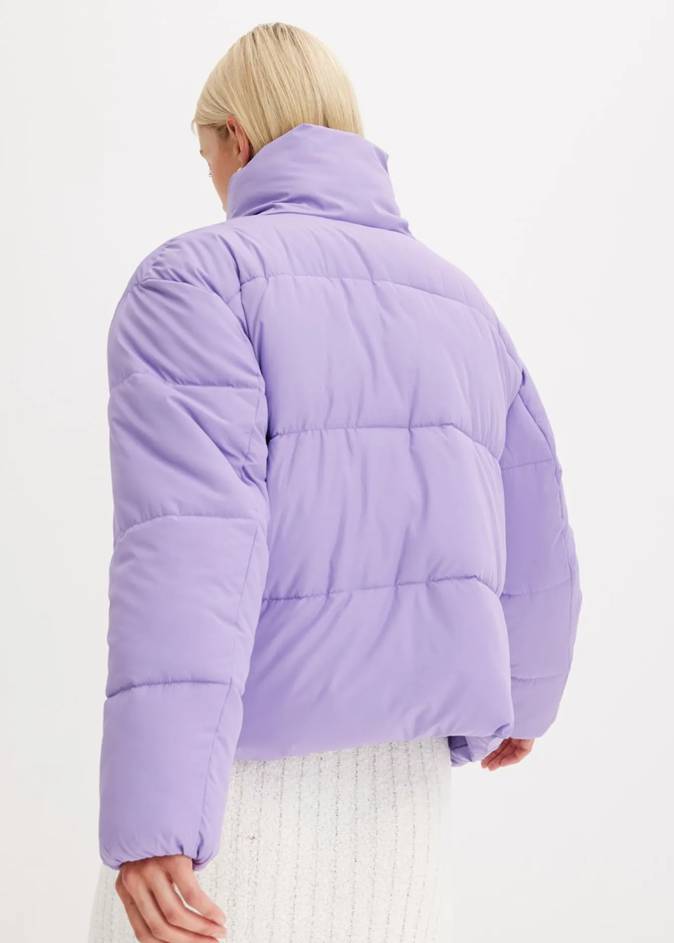 Chaqueta guateada con cuello alto