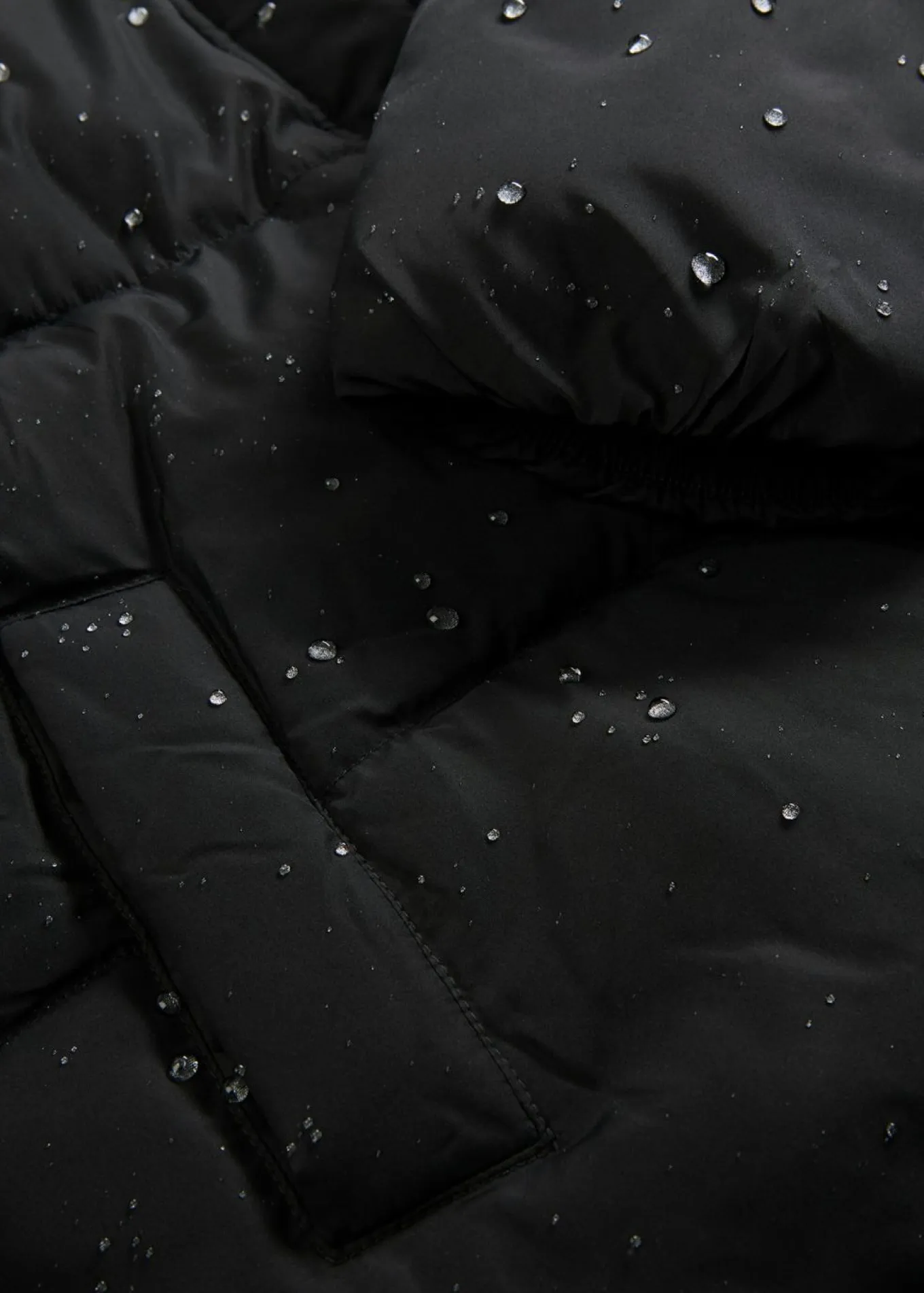 Chaqueta guateada con cuello alto