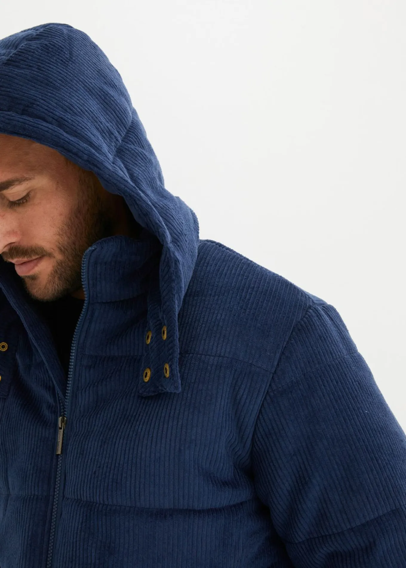 Chaqueta guateada de pana con capucha desmontable