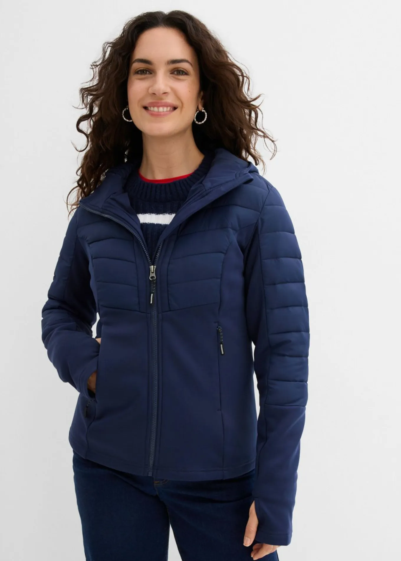 Chaqueta híbrida repelente al agua con inserciones acolchadas y de softshell