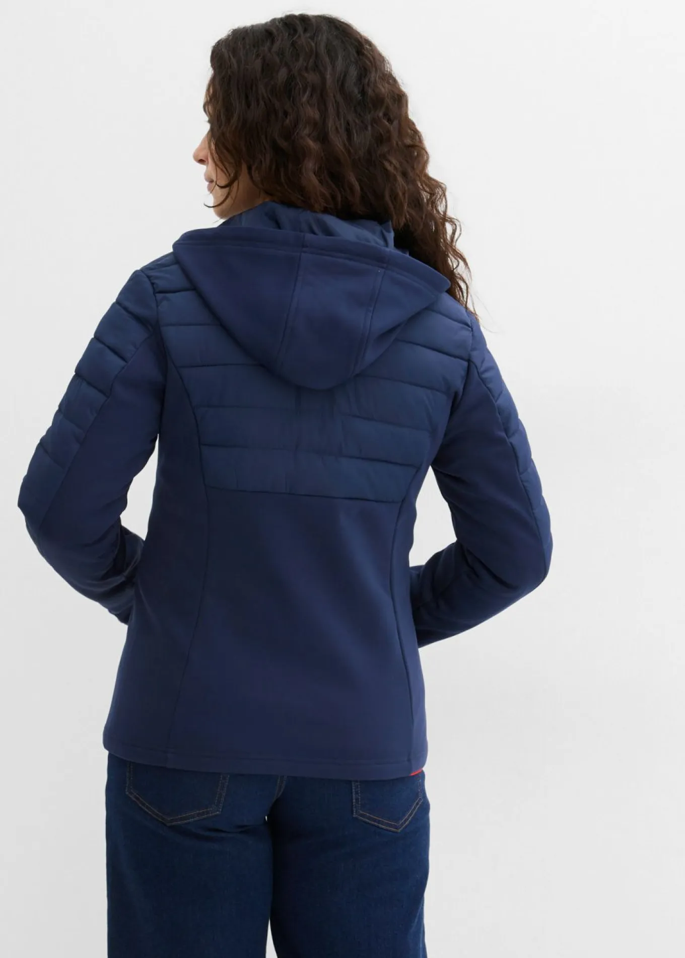 Chaqueta híbrida repelente al agua con inserciones acolchadas y de softshell
