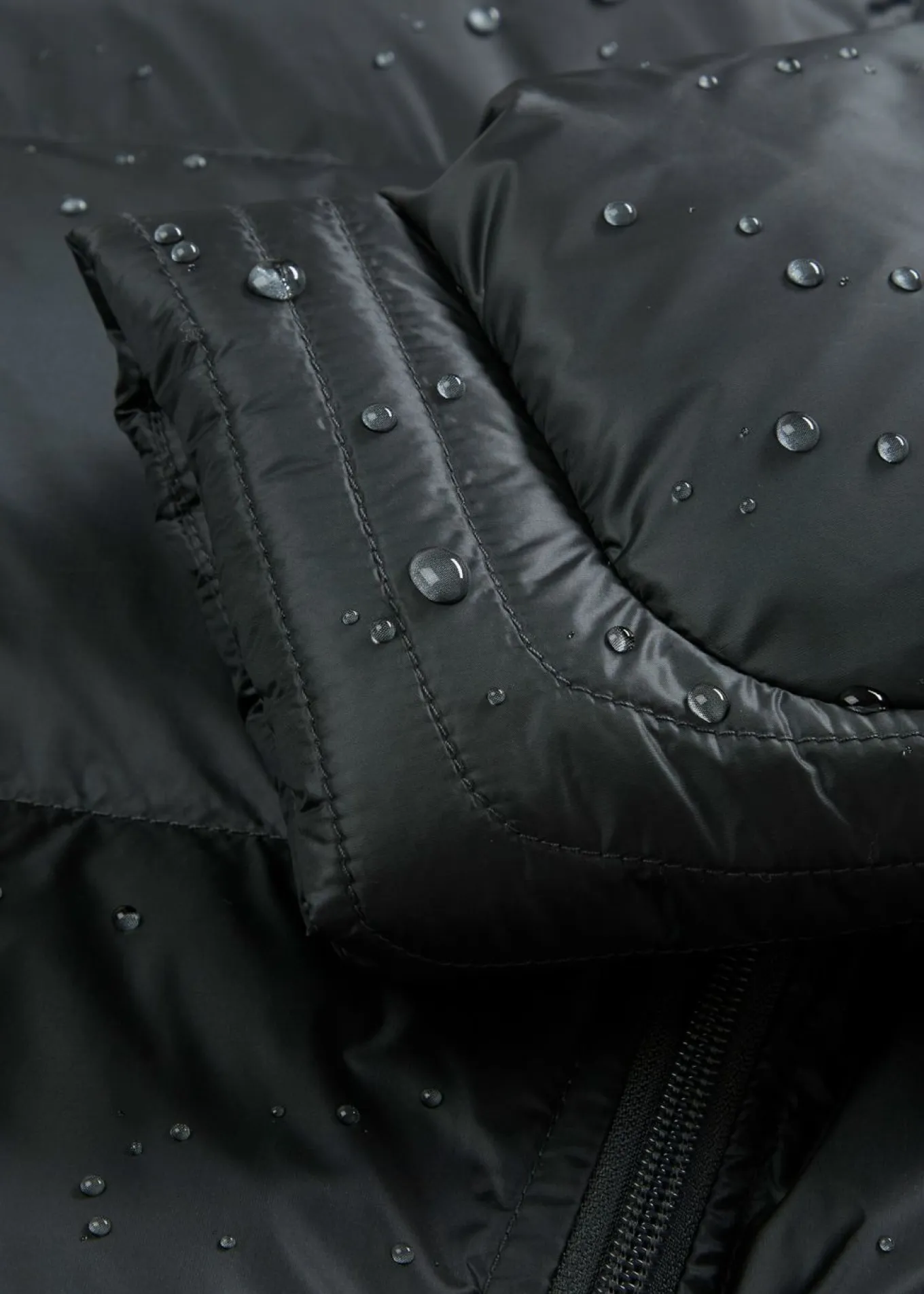 Chaqueta impermeable con plumón reciclado