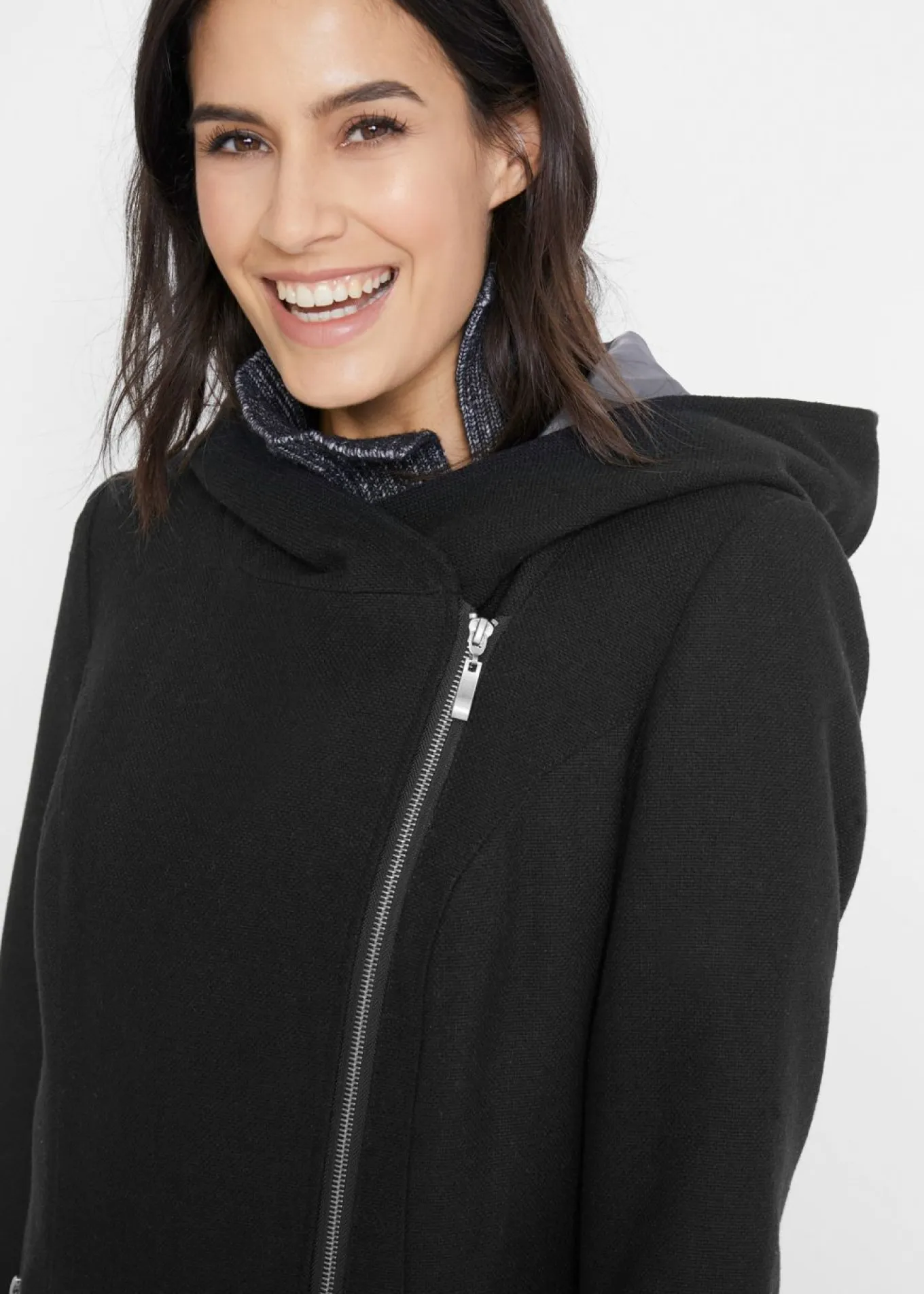 Chaqueta larga con cremallera asimétrica