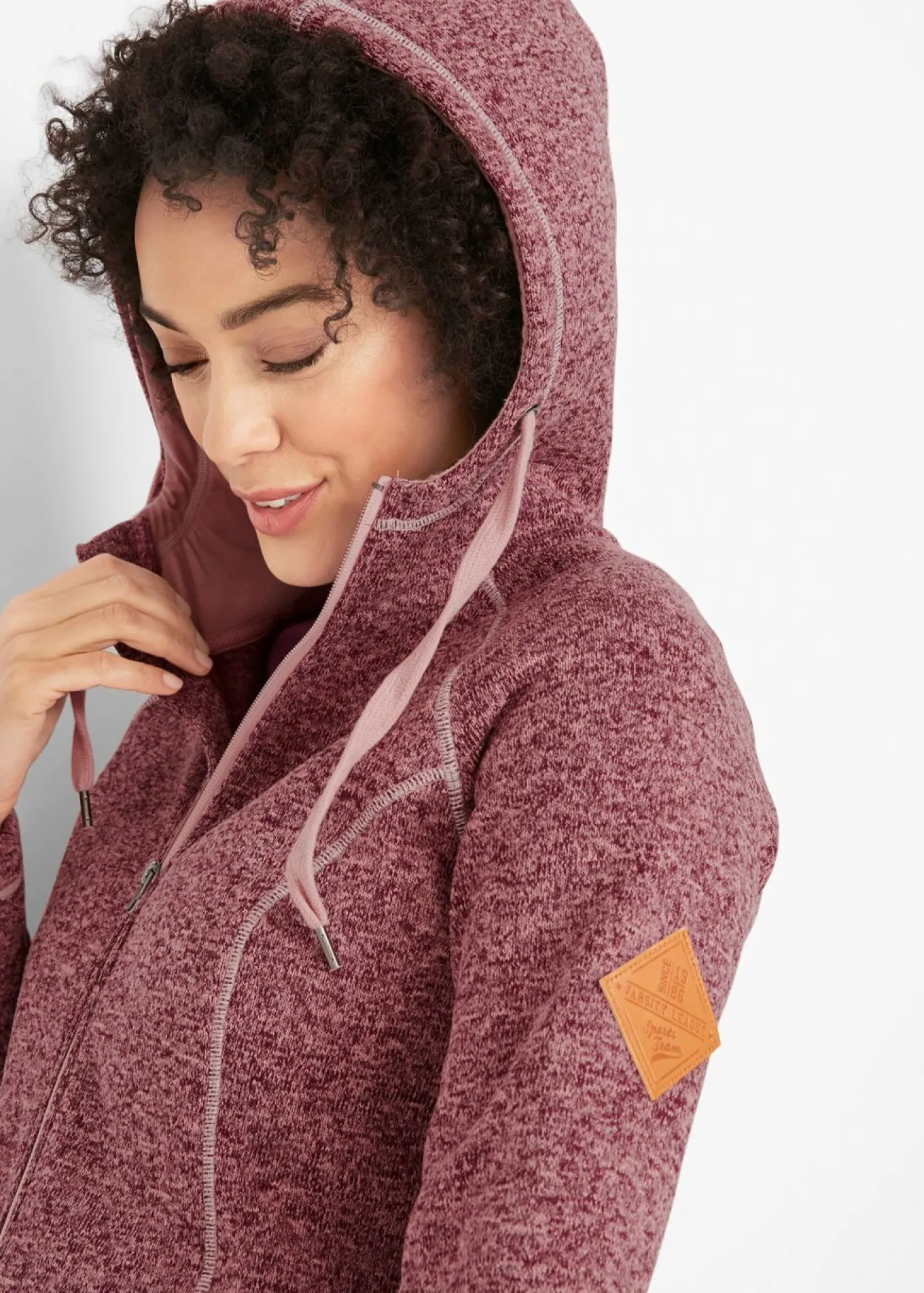 Chaqueta larga de forro polar con capucha