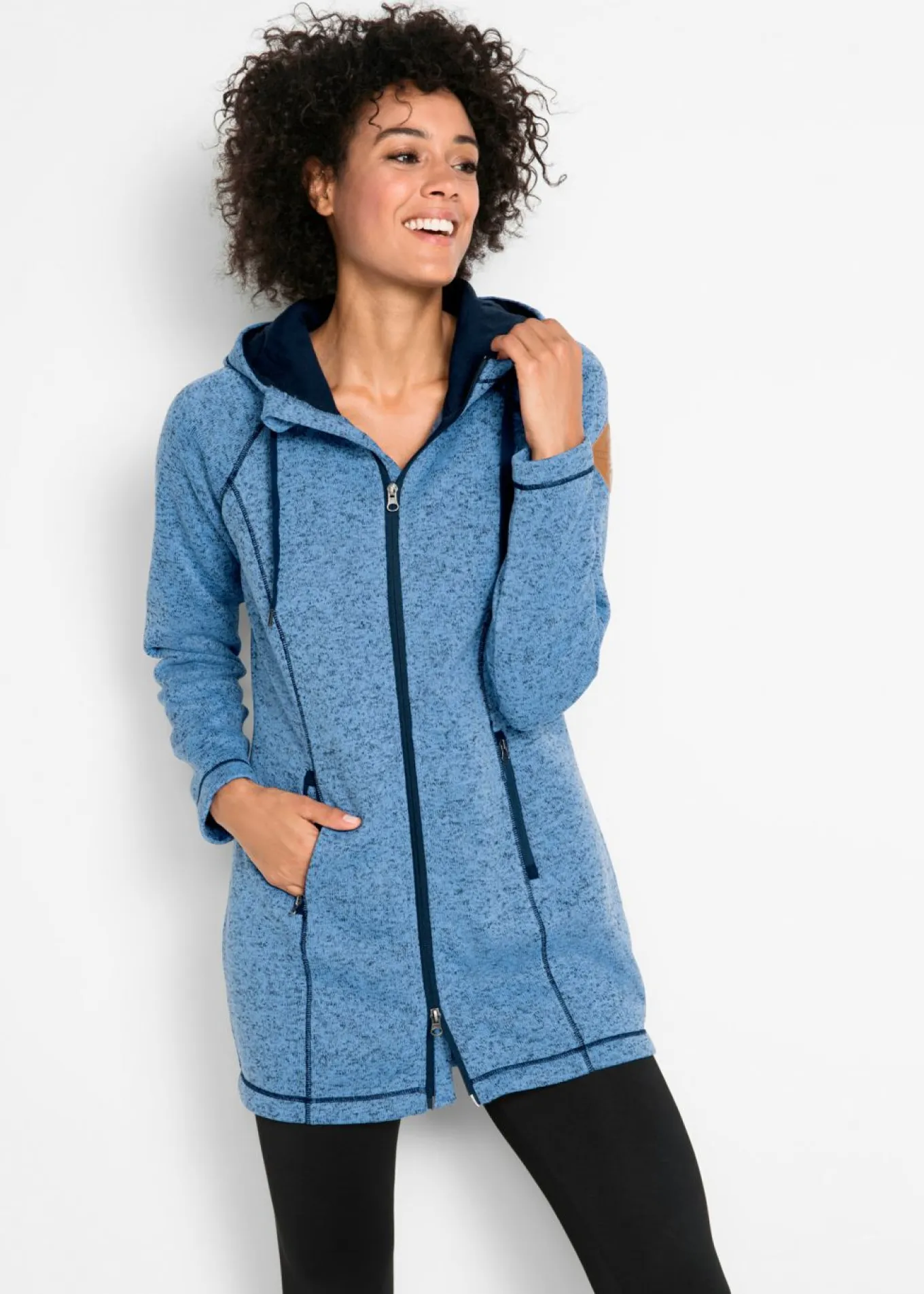 Chaqueta larga de forro polar con capucha