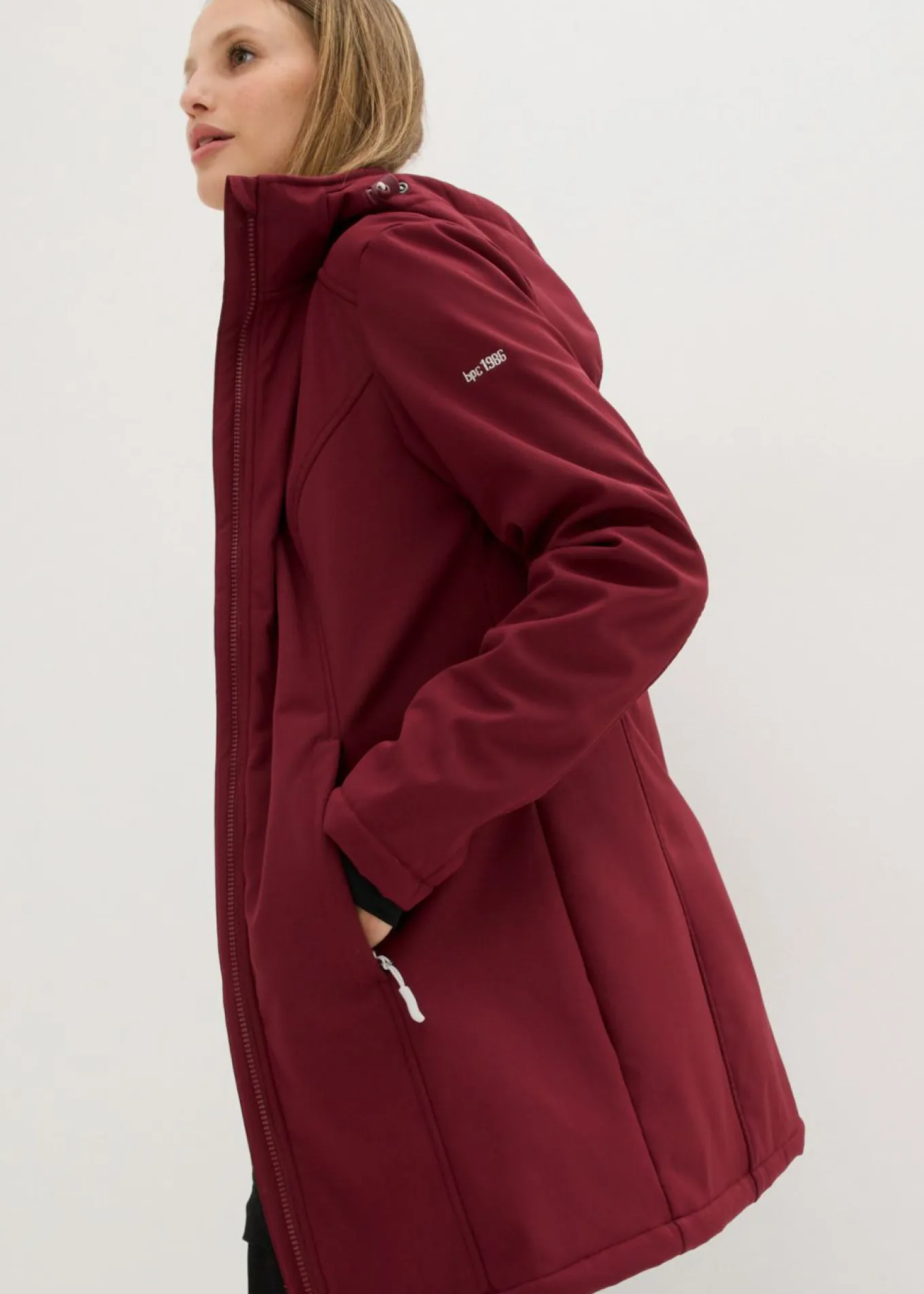 Chaqueta larga funcional softshell repelente al agua, forro polar suave