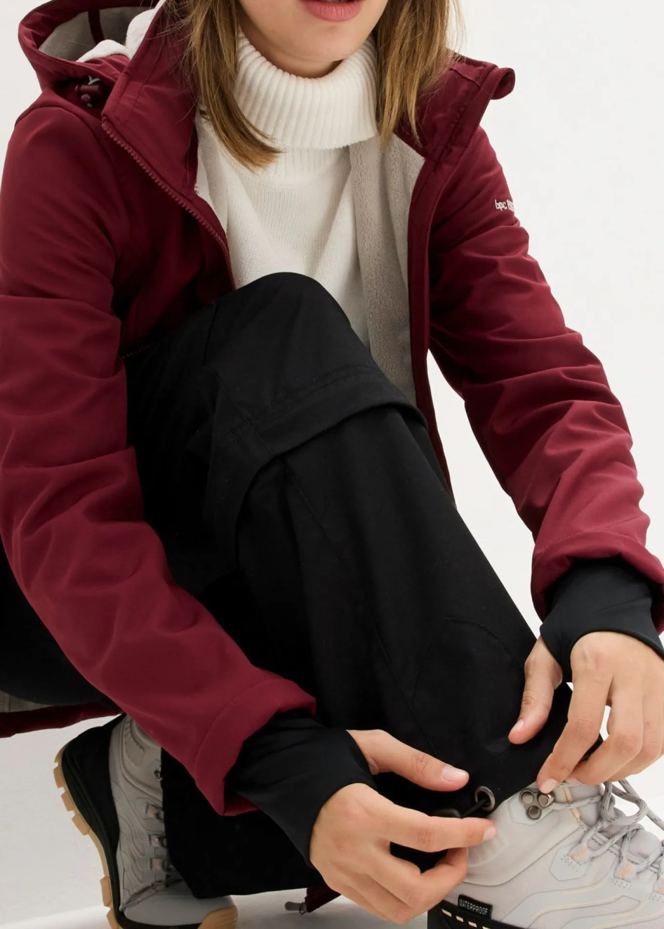 Chaqueta larga funcional softshell repelente al agua, forro polar suave
