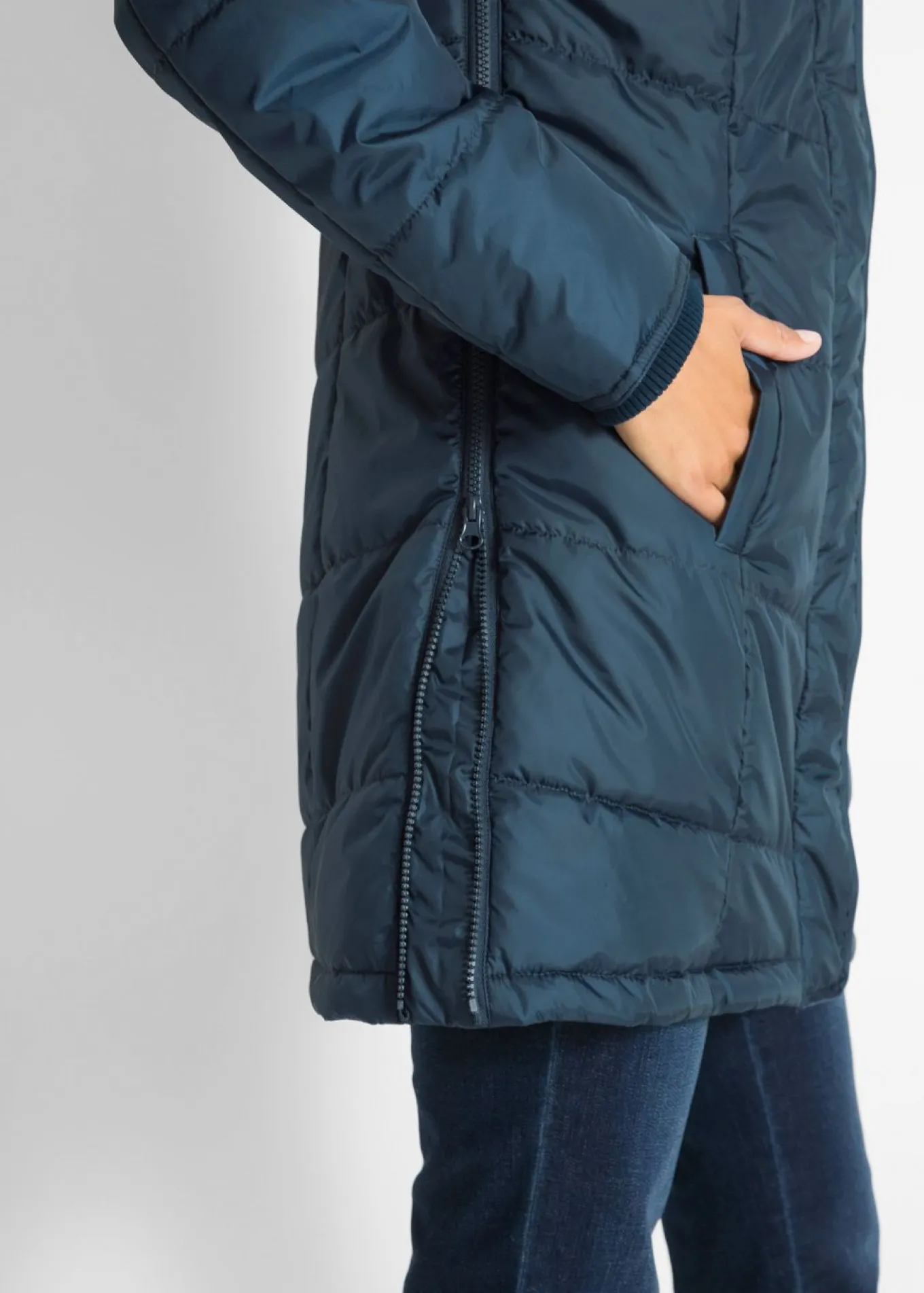 Chaqueta larga guateada con cuello y capucha