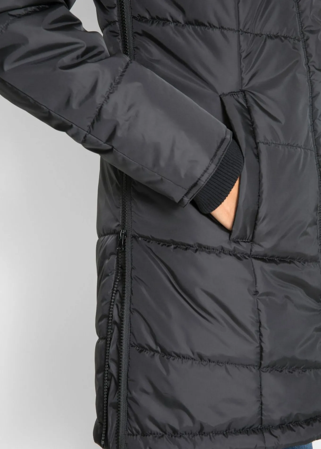 Chaqueta larga guateada con cuello y capucha