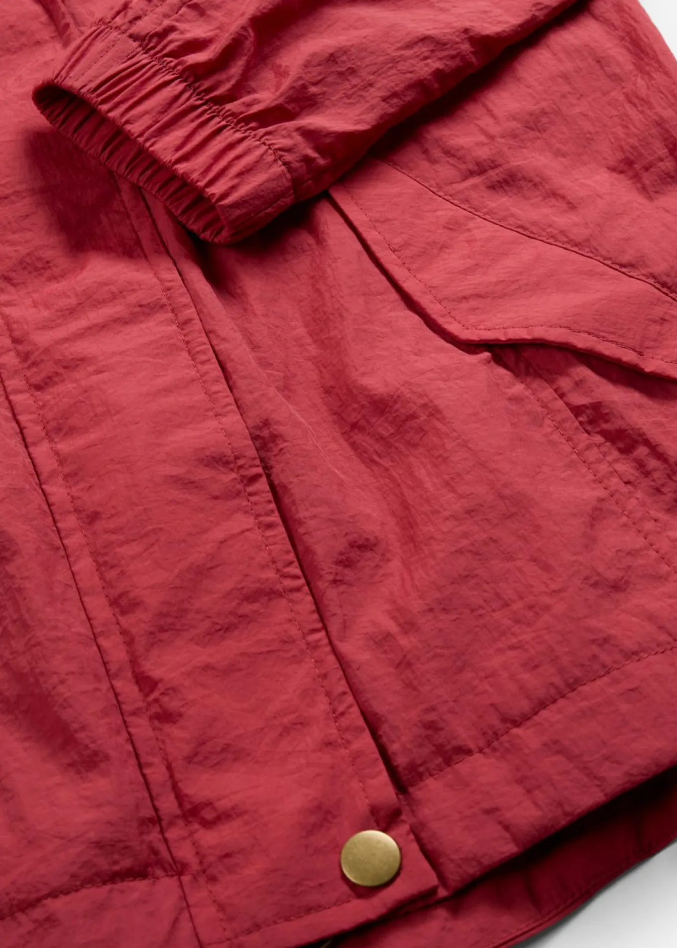 Chaqueta ligera de entretiempo con capucha