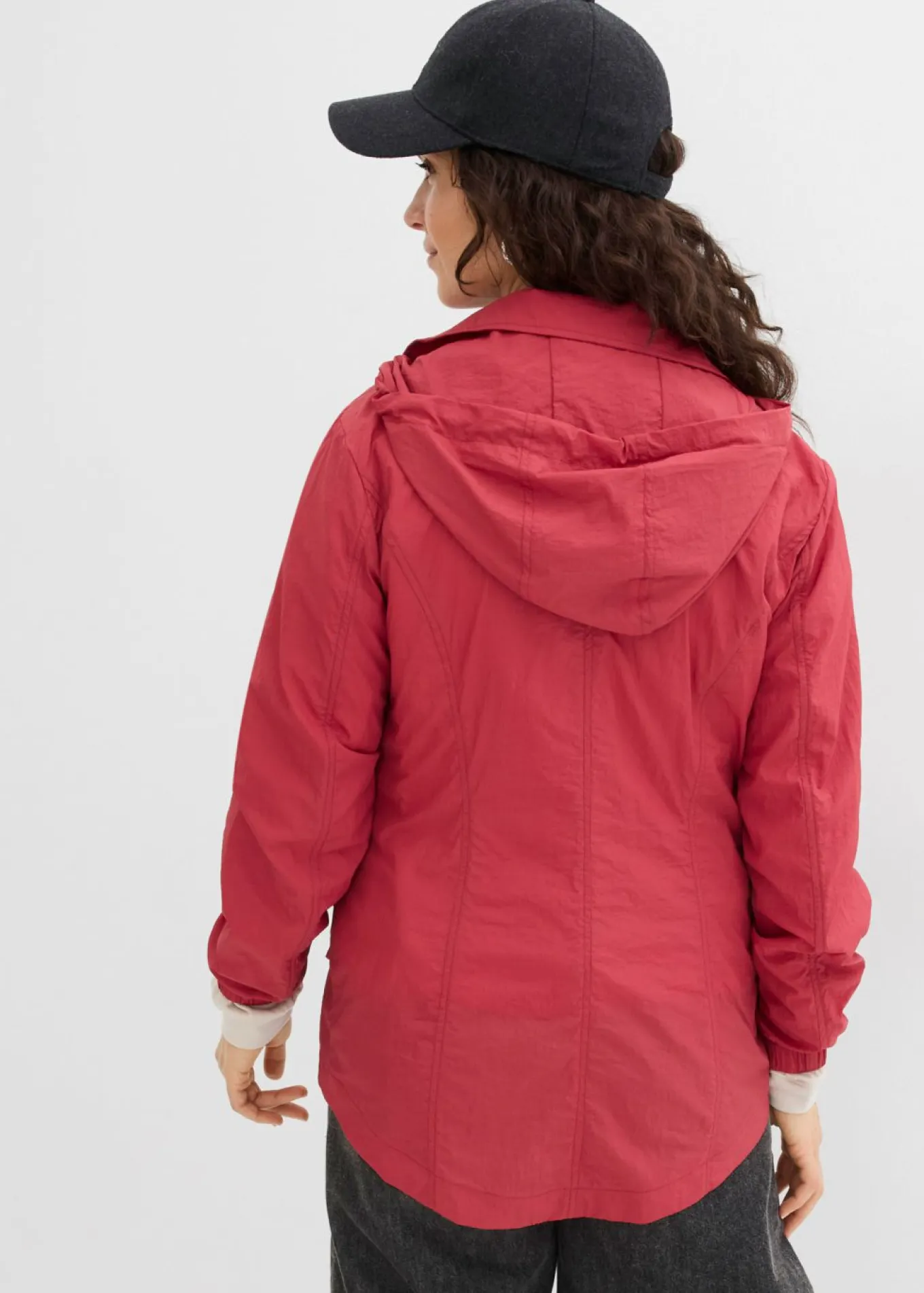 Chaqueta ligera de entretiempo con capucha