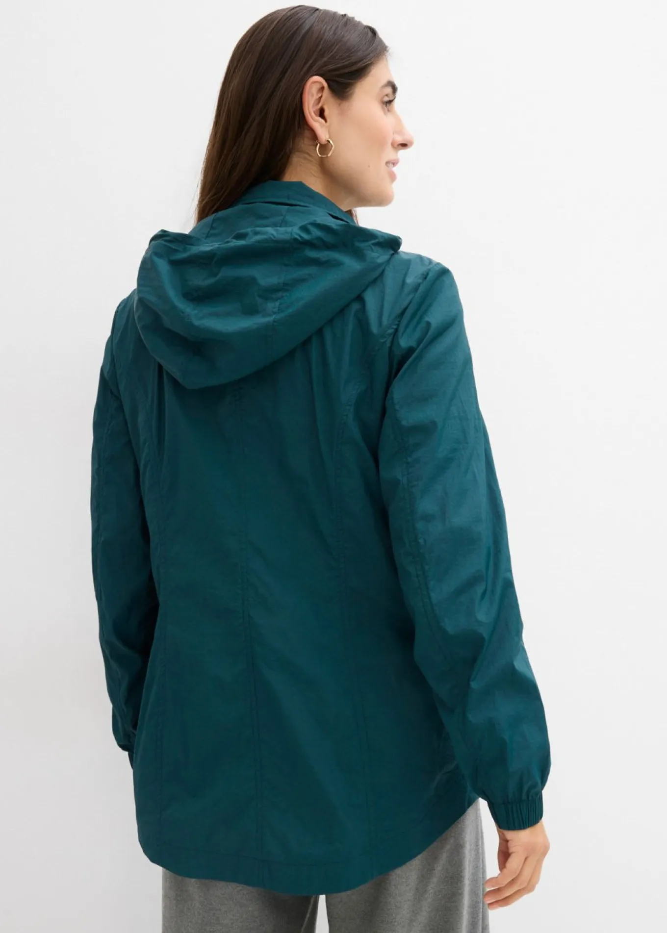 Chaqueta ligera de entretiempo con capucha