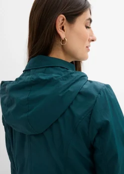 Chaqueta ligera de entretiempo con capucha