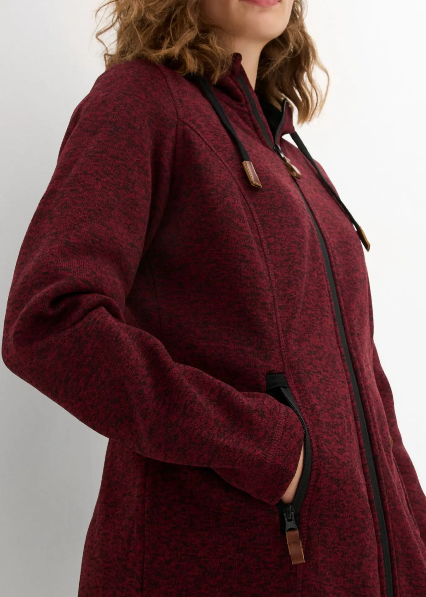 Chaqueta polar con capucha