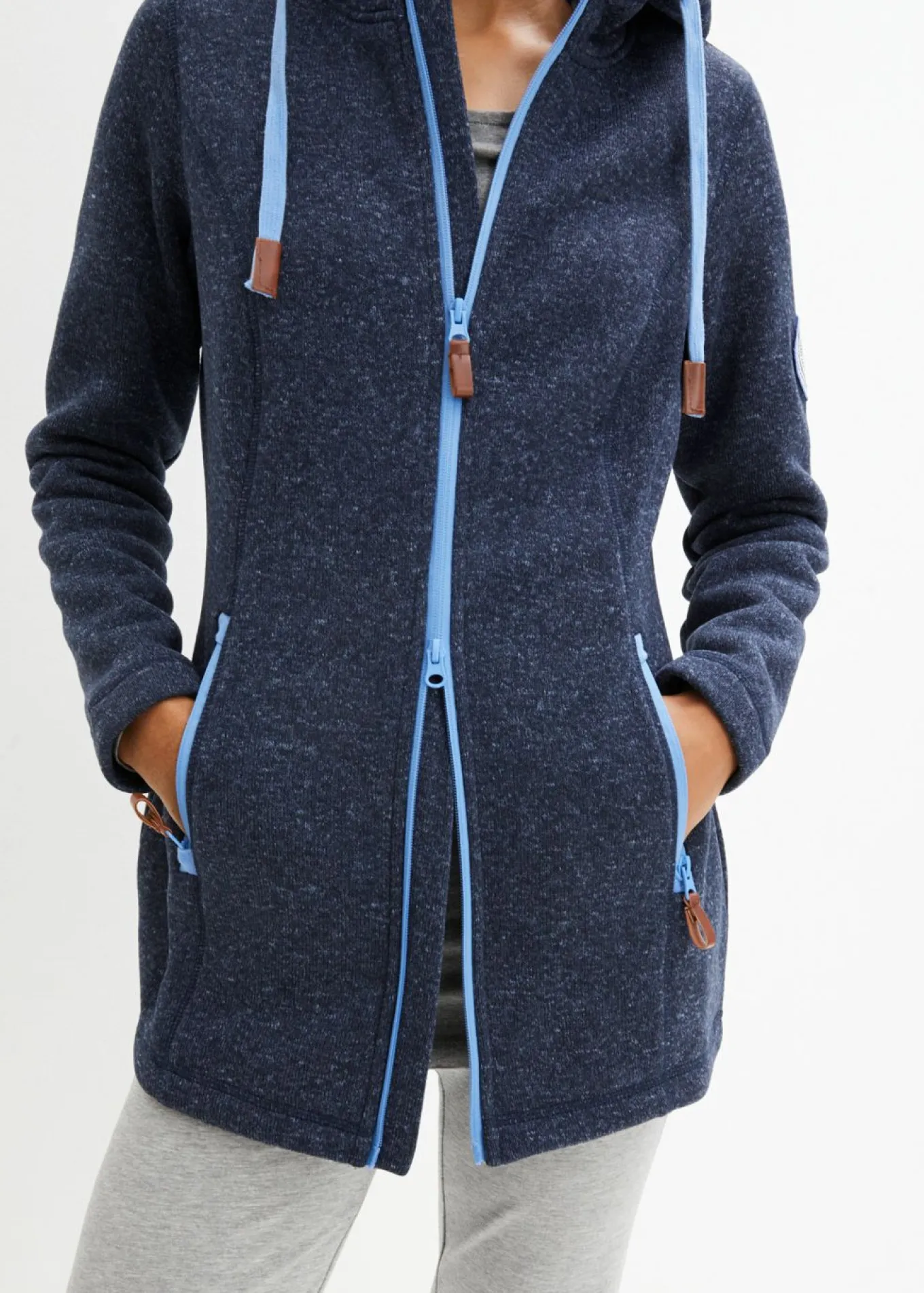 Chaqueta polar con capucha
