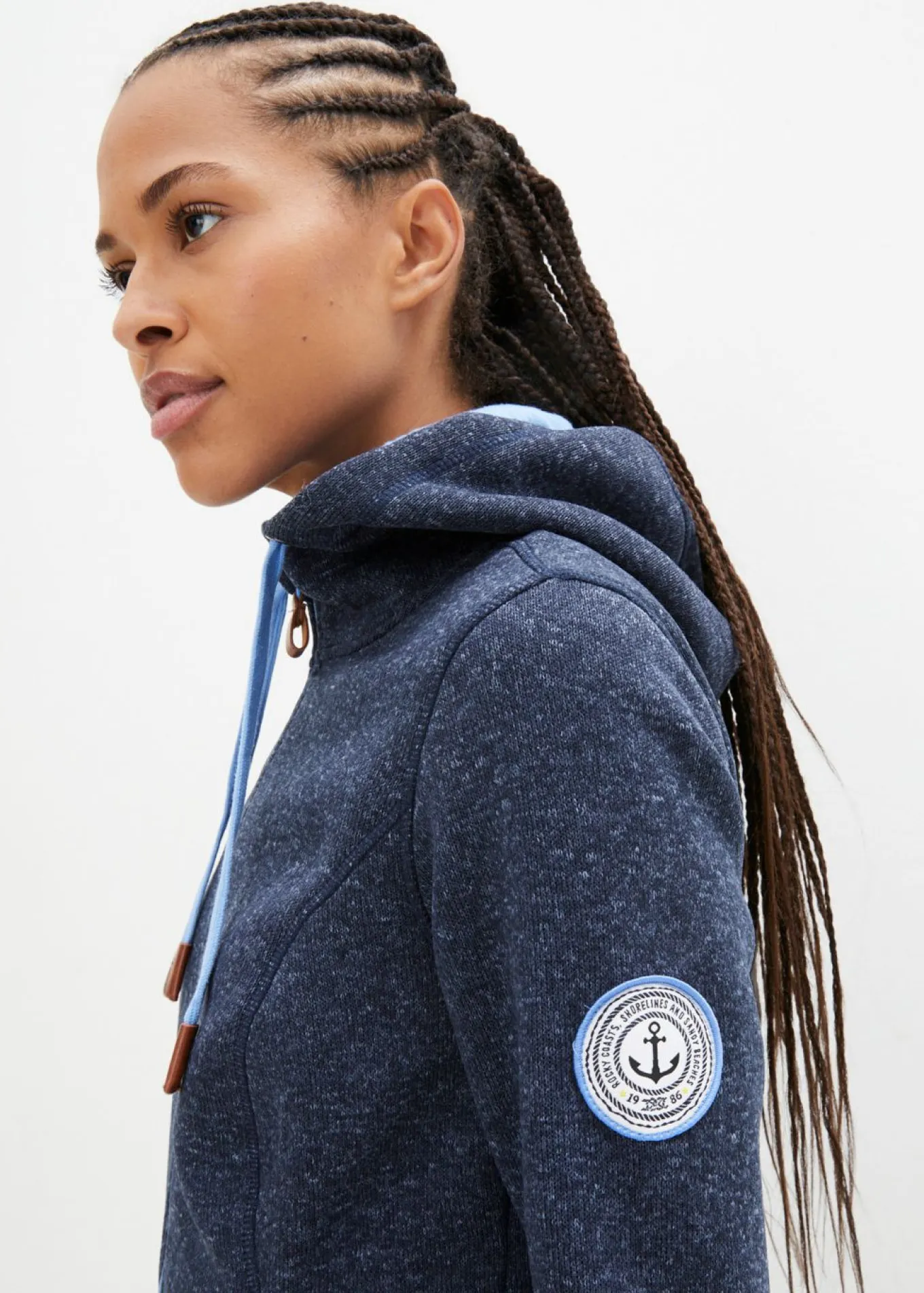 Chaqueta polar con capucha