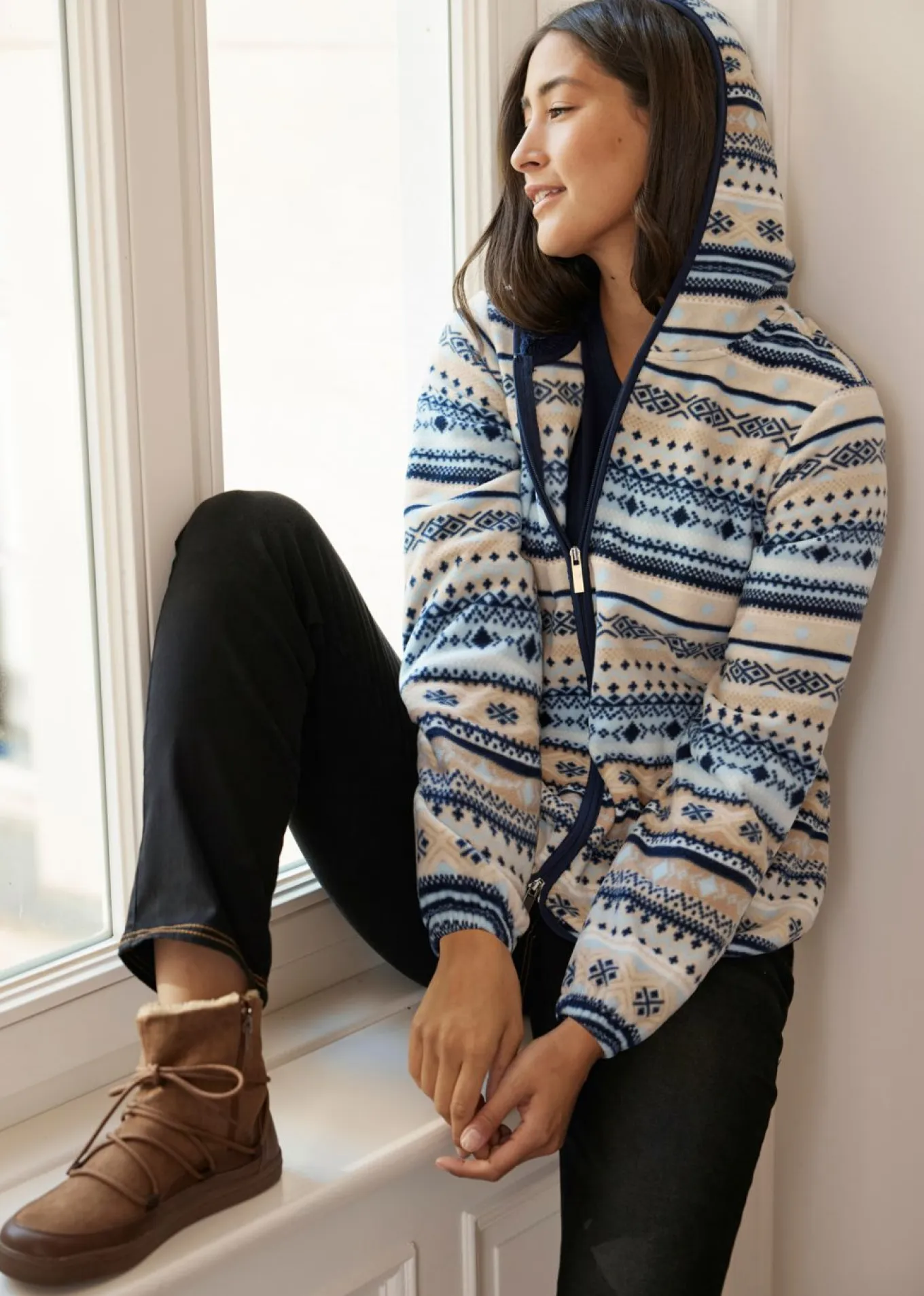 Chaqueta polar con capucha y estampado noruego