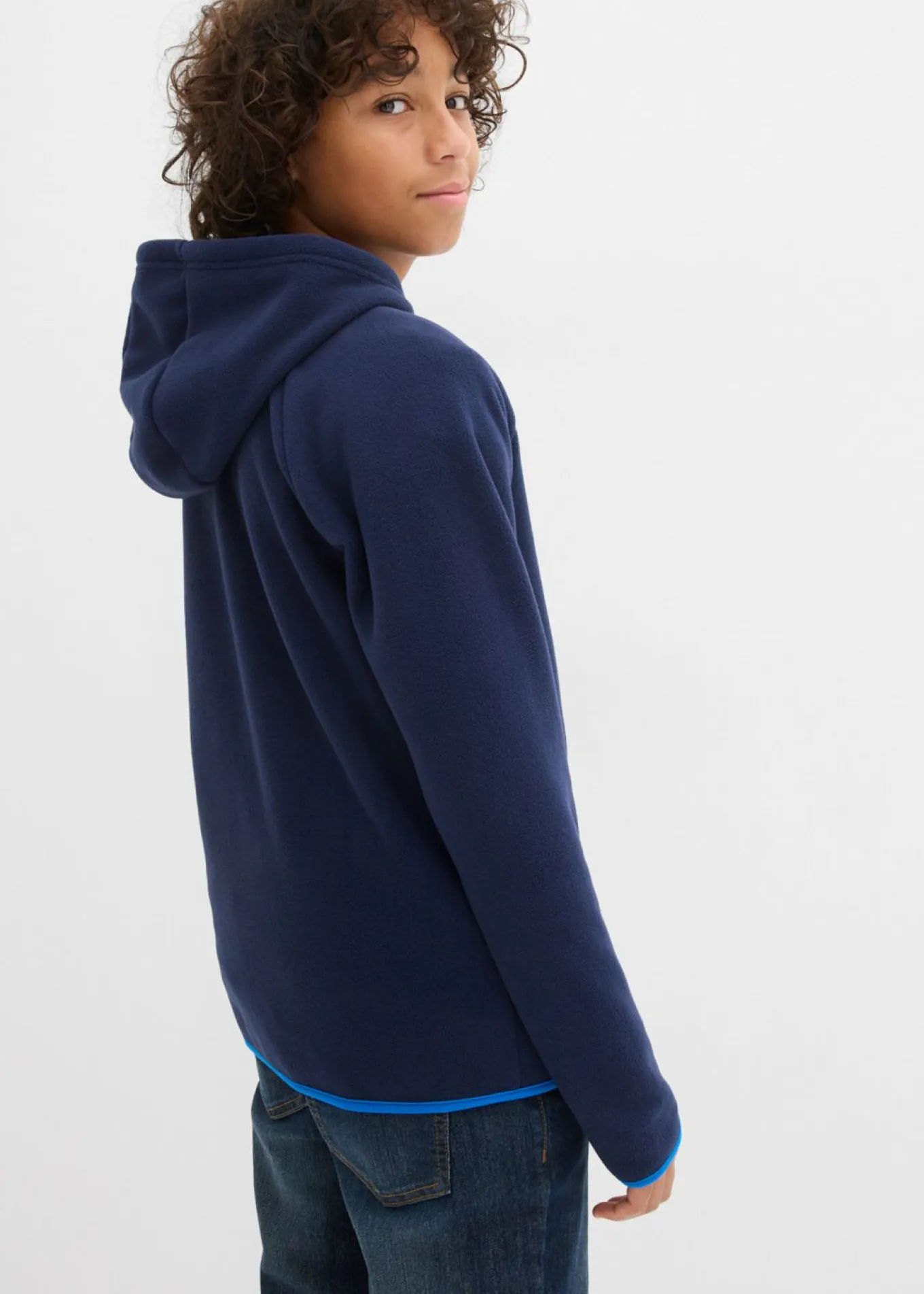 Chaqueta polar con detalles en contraste
