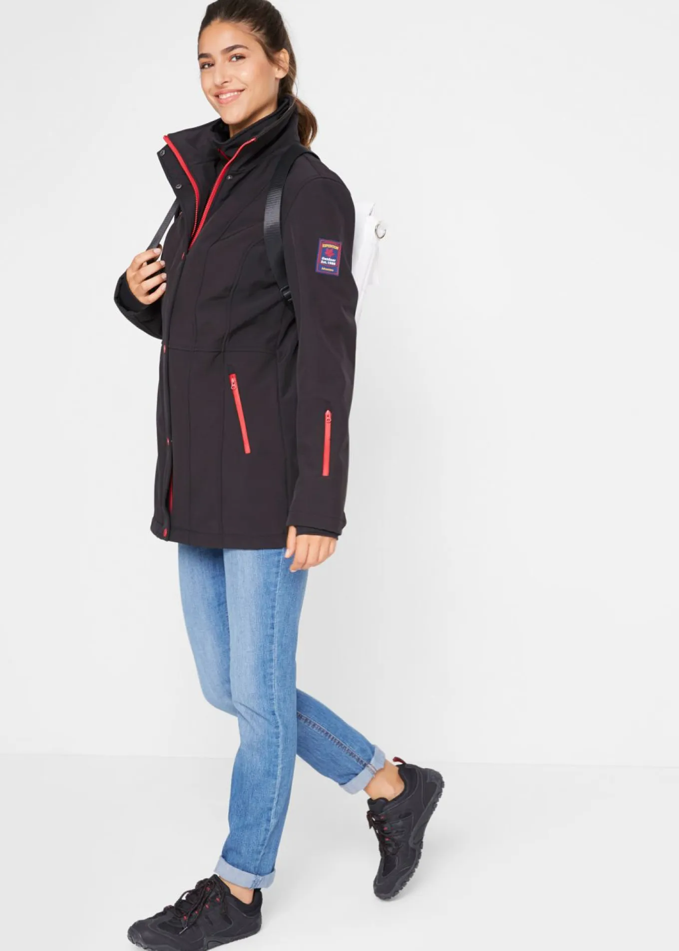Chaqueta softshell elástica con diseño largo y tejido repelente al agua