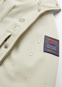 Chaqueta softshell elástica con diseño largo y tejido repelente al agua